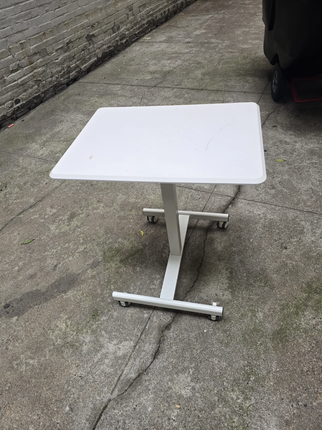 White Adjustable Mobile Desk - photo 3