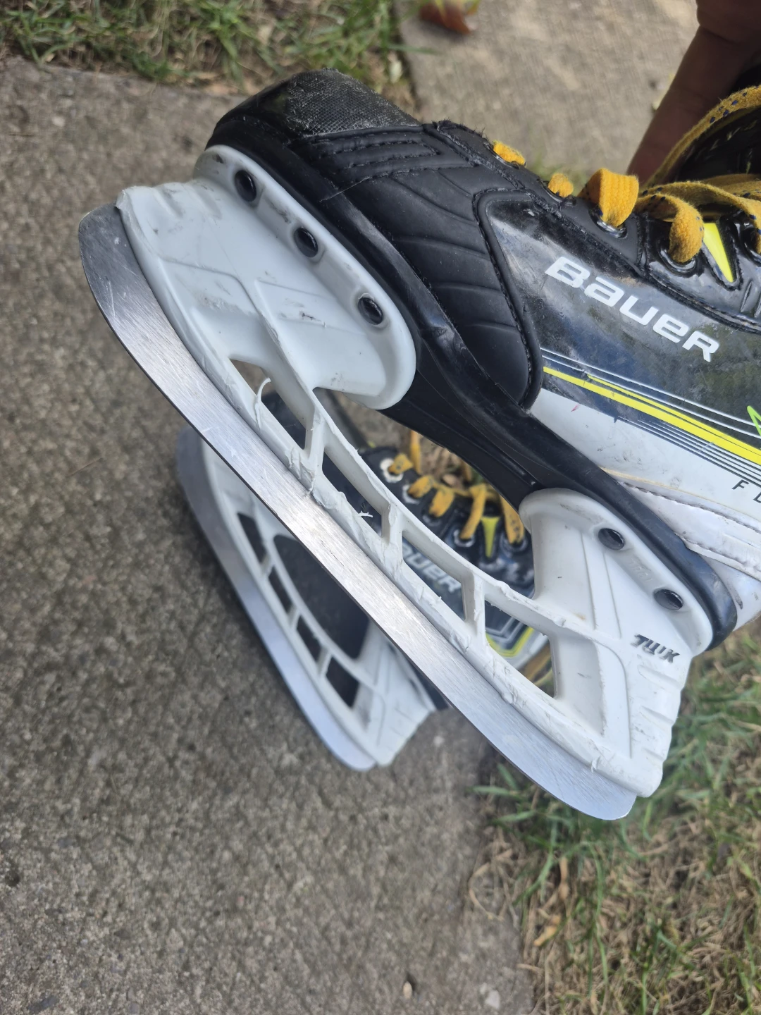 Bauer Vapor Fly 40 Hockey Skates Size 12 🍁 - photo 3