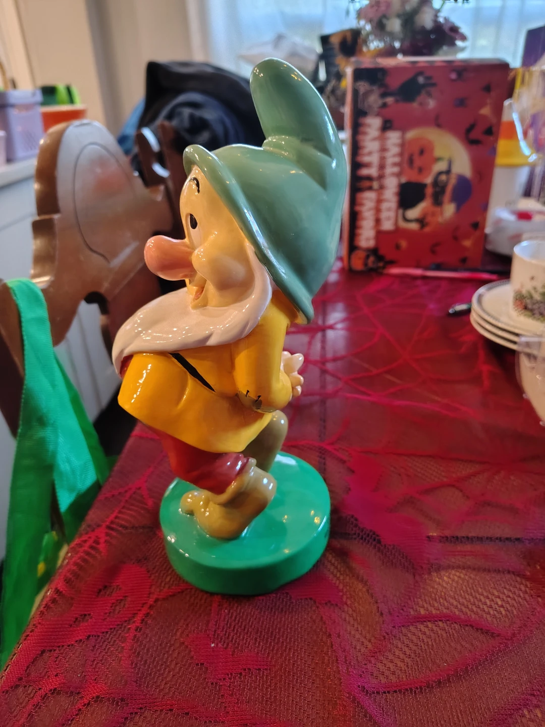 Disney GnomeFactory Bashful figure - photo 2