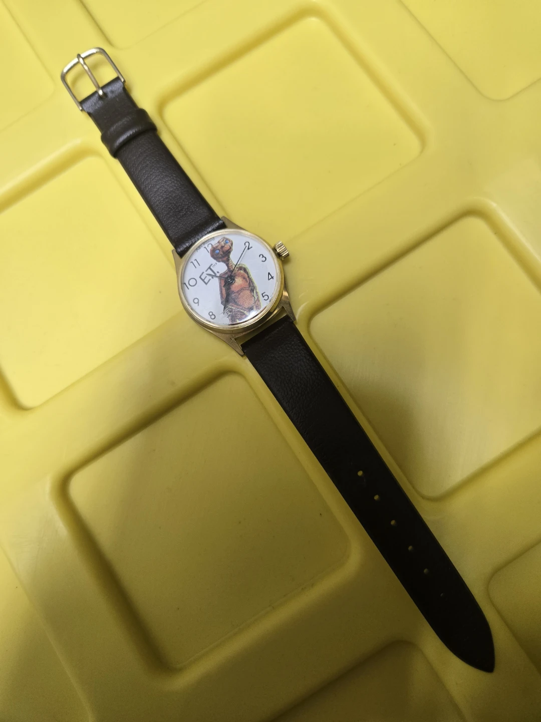 E. T. Kids wind up vintage watch (works!) - photo 2