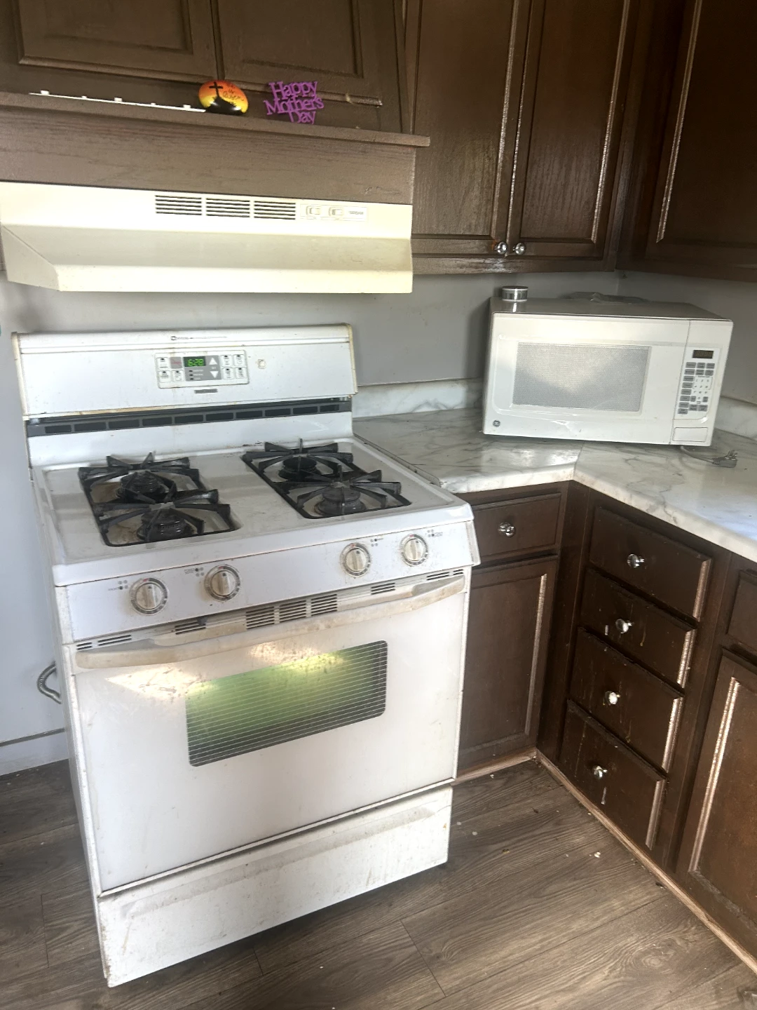 White Maytag Gas Range Oven & microwave
