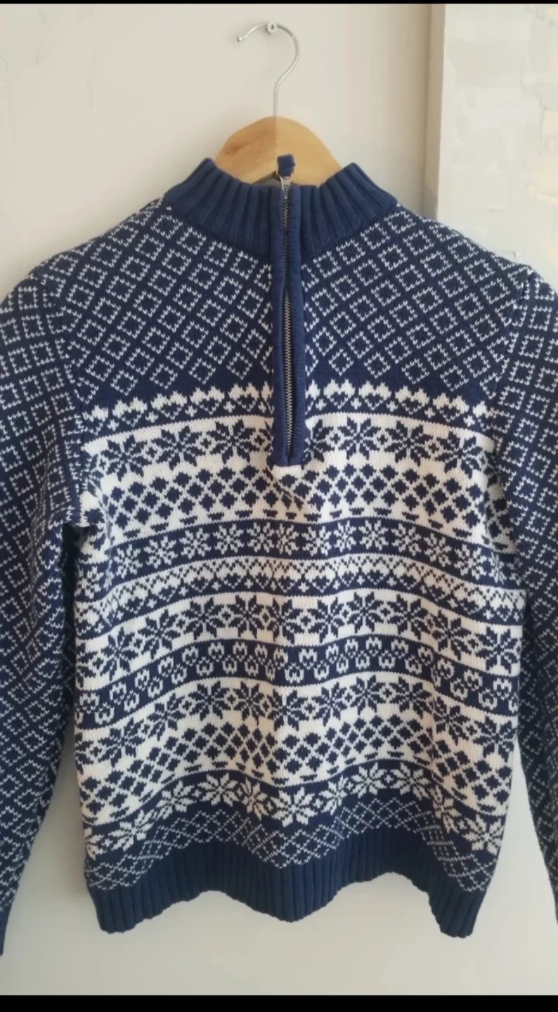 ❄WindRiver Sweater Size Small