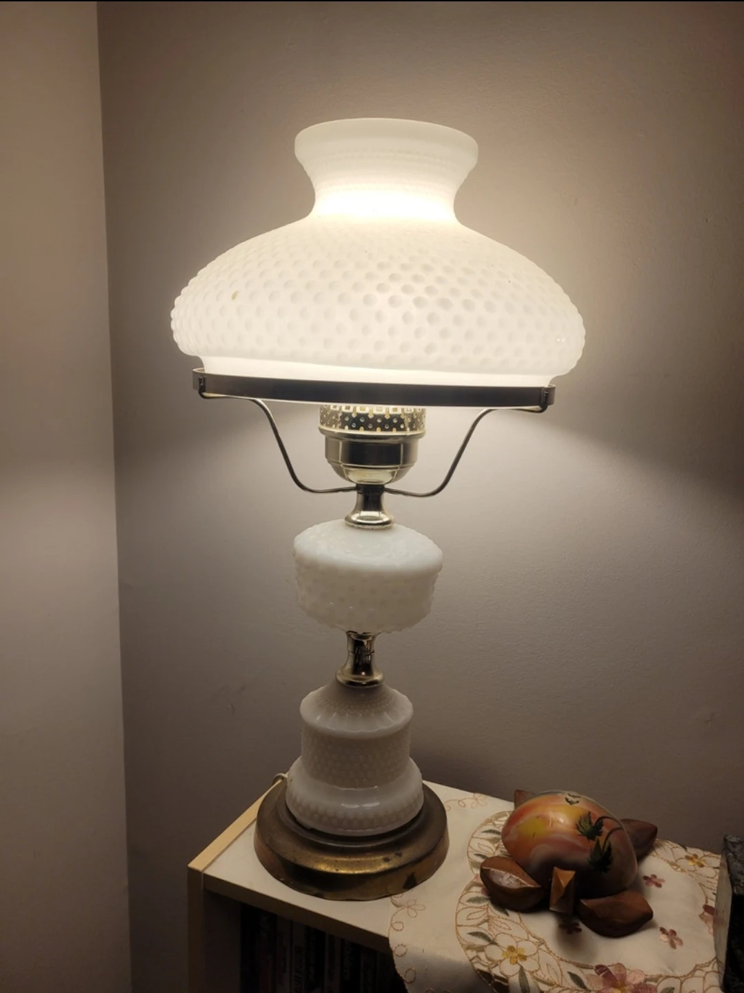 Vintage Hobnail Milk Glass Lamp - photo 2
