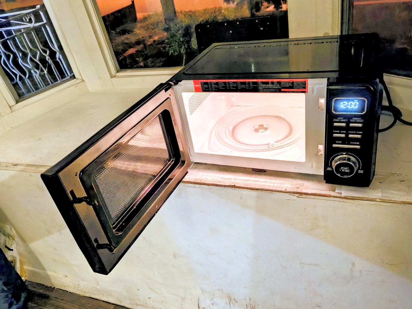 Galanz Black Microwave Oven (New) - photo 2