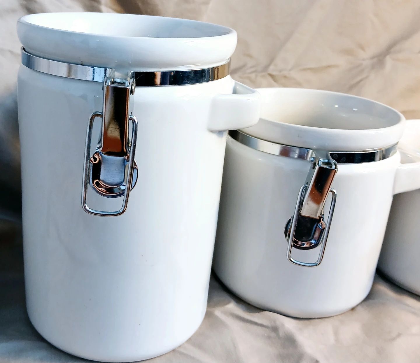 Set of 3 White Ceramic Canisters - photo 2