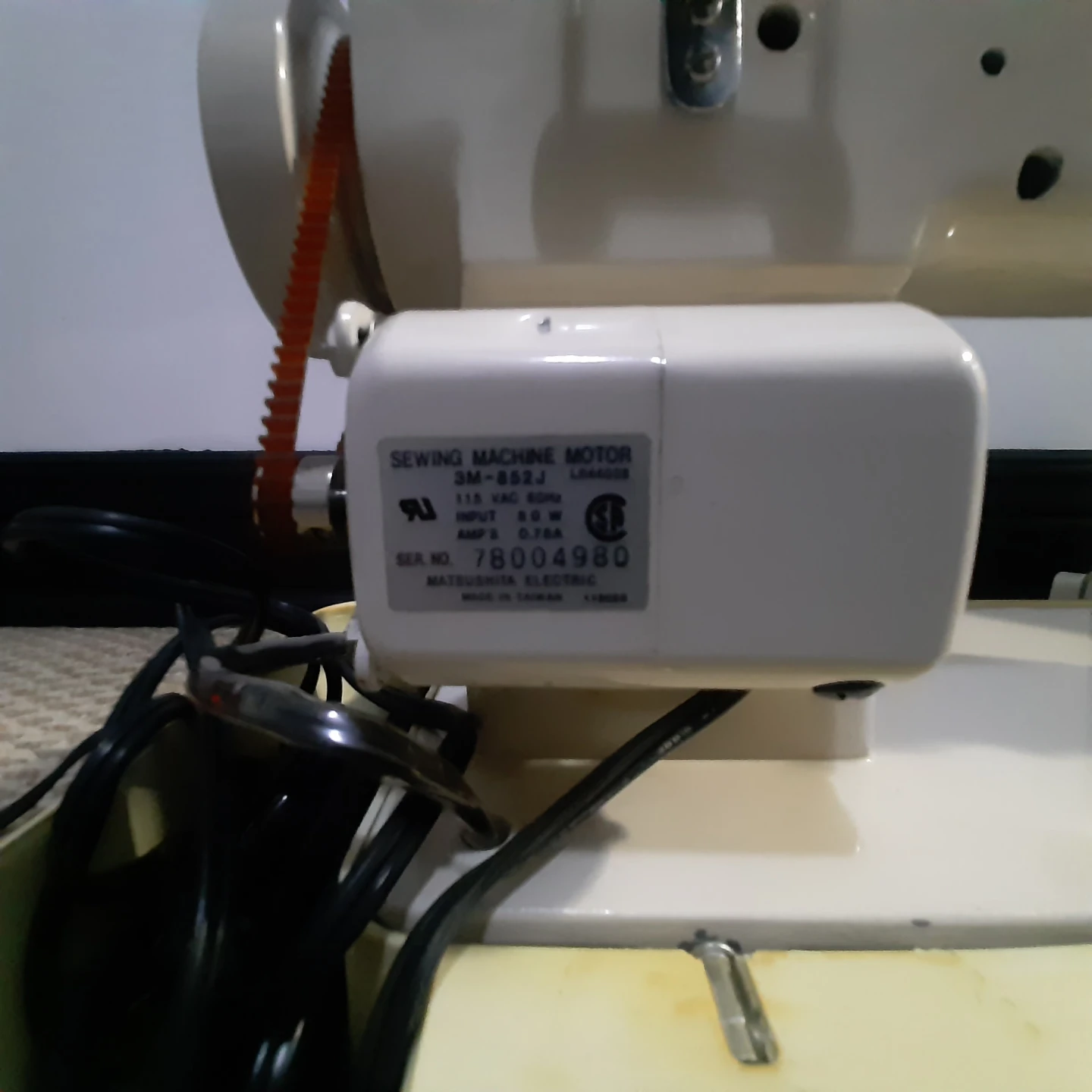 Vintage Domestic Sewing Machine - photo 3