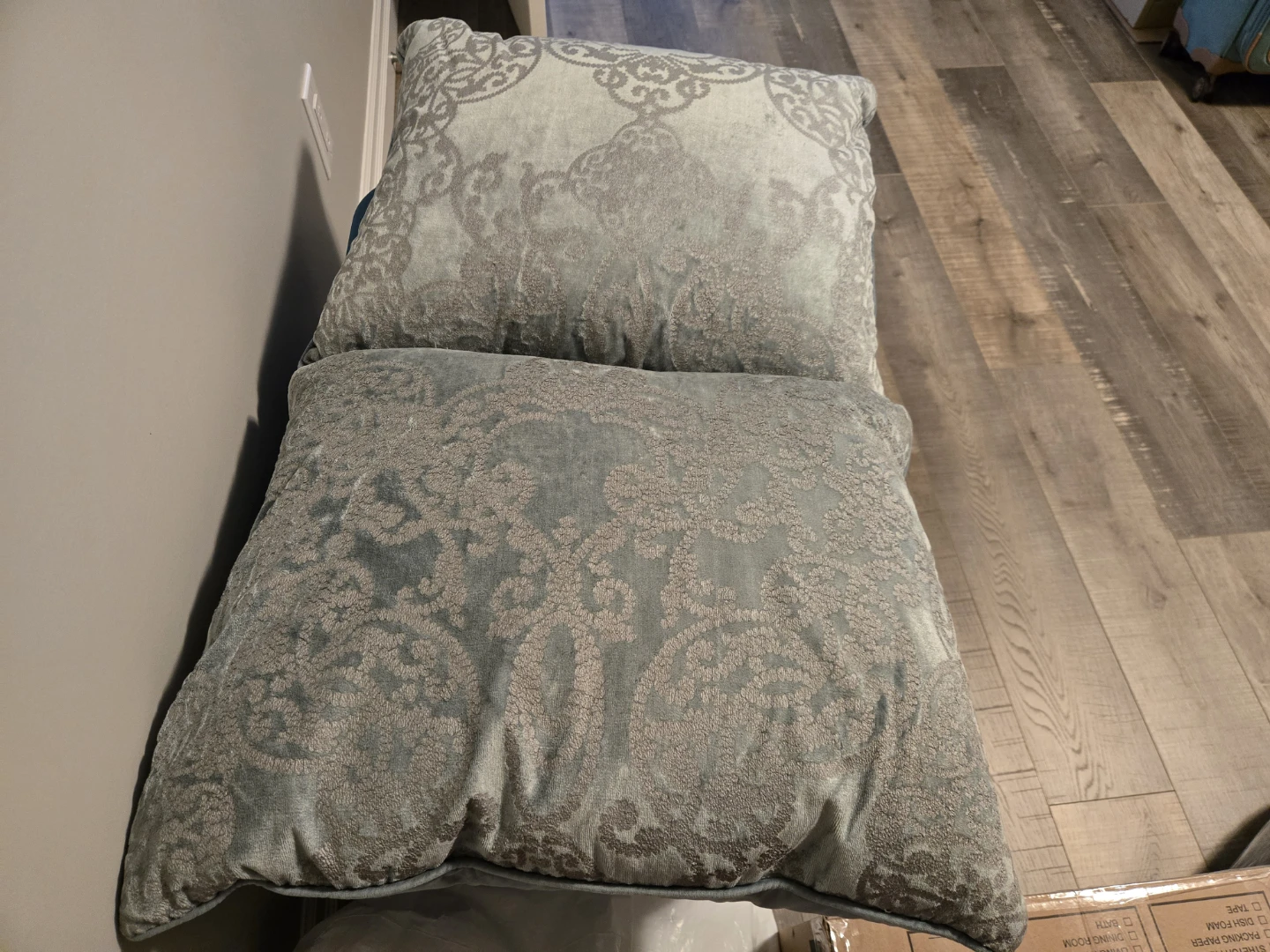 Set of 3 Velvet Throw Pillows - photo 3
