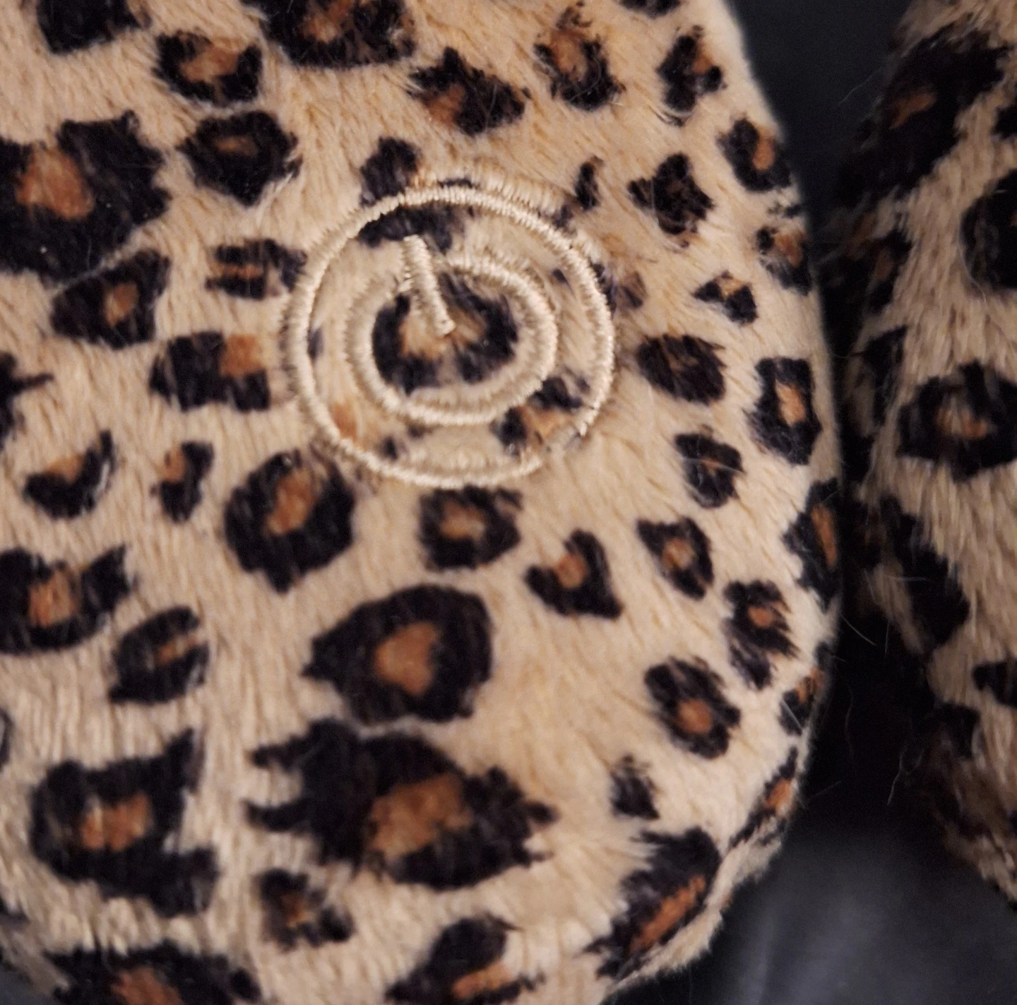 Leopard Print Massaging Neck Pillow - photo 2