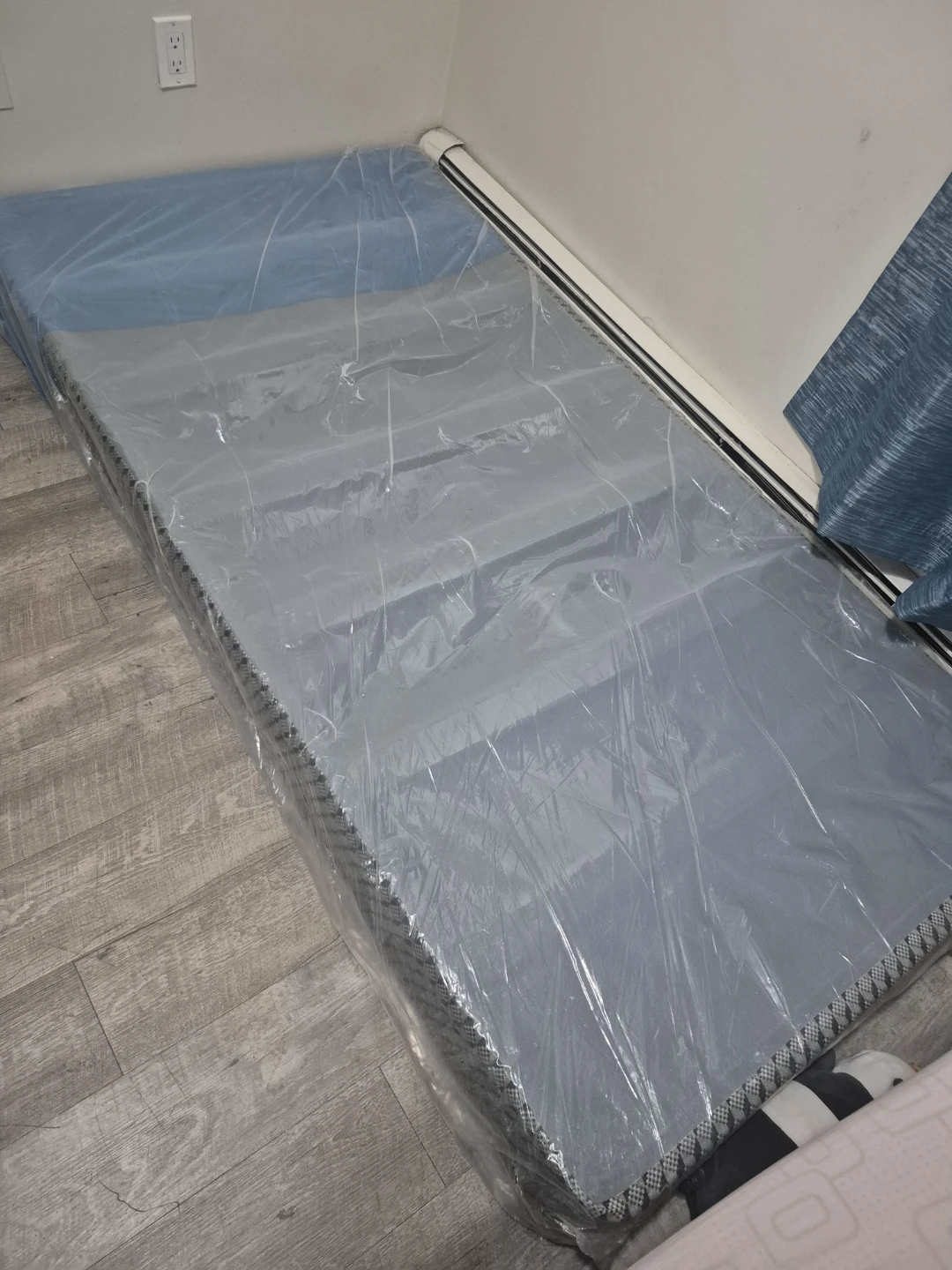 Twin size box spring