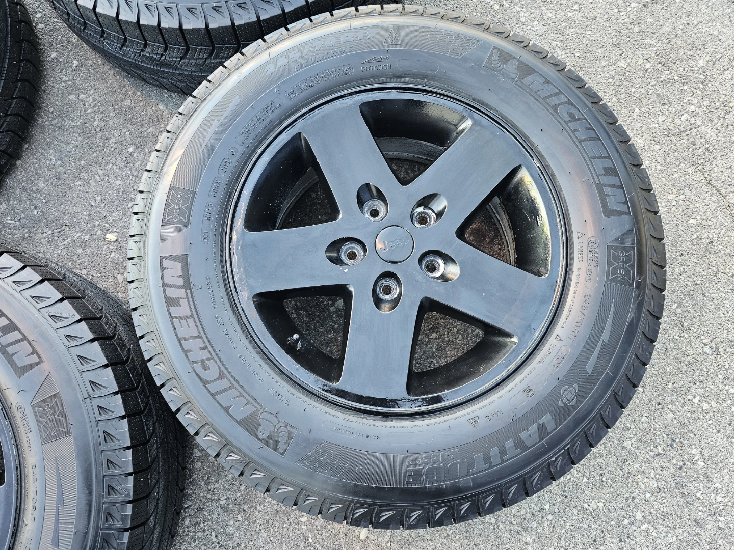 JEEP WRANGLER WINTER TIRES ON O.E.M RIMS 245/70 R17 - photo 2