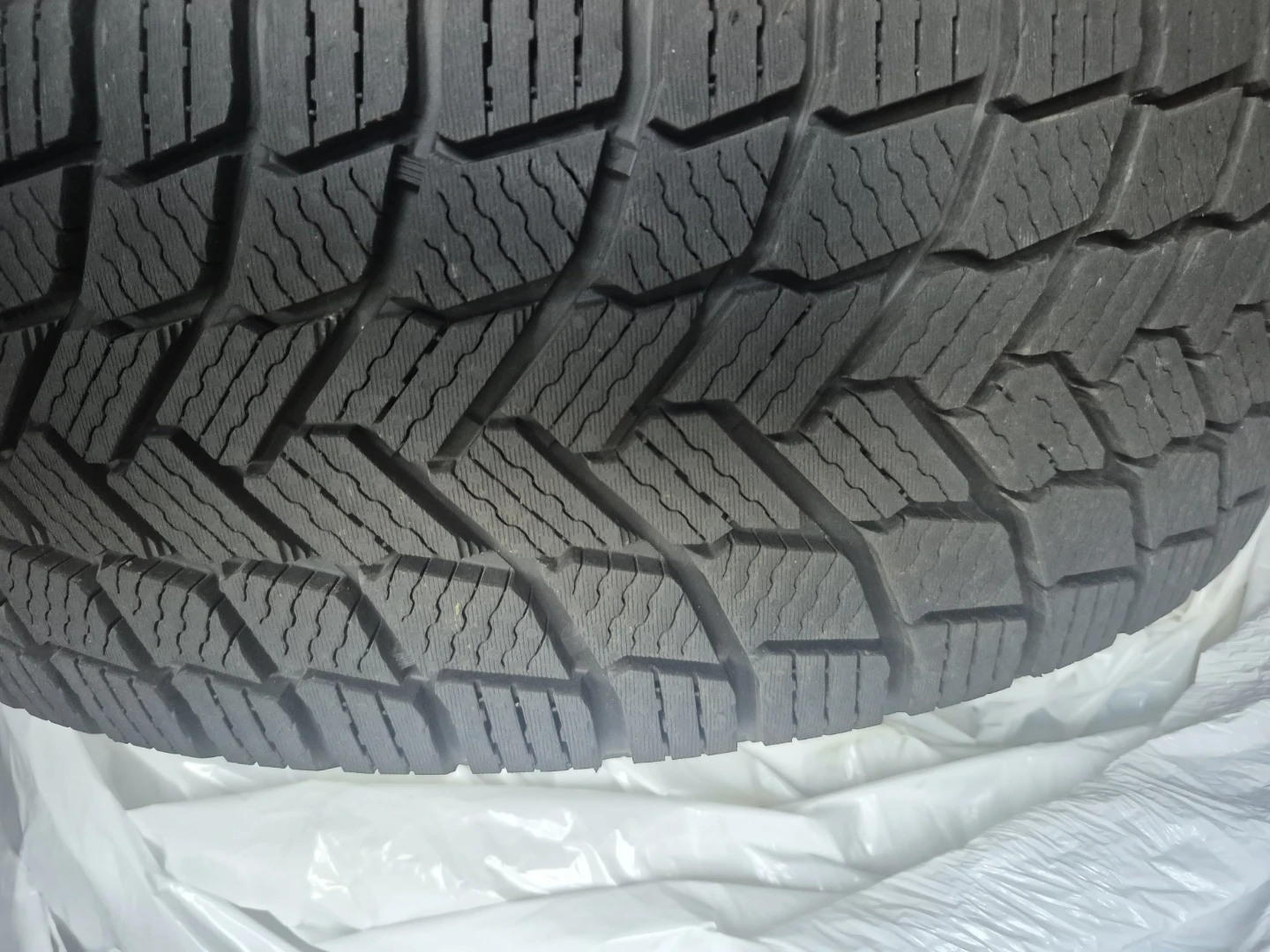 Michelin X-Ice Snow Tires with Rims 205/55R16 - photo 2