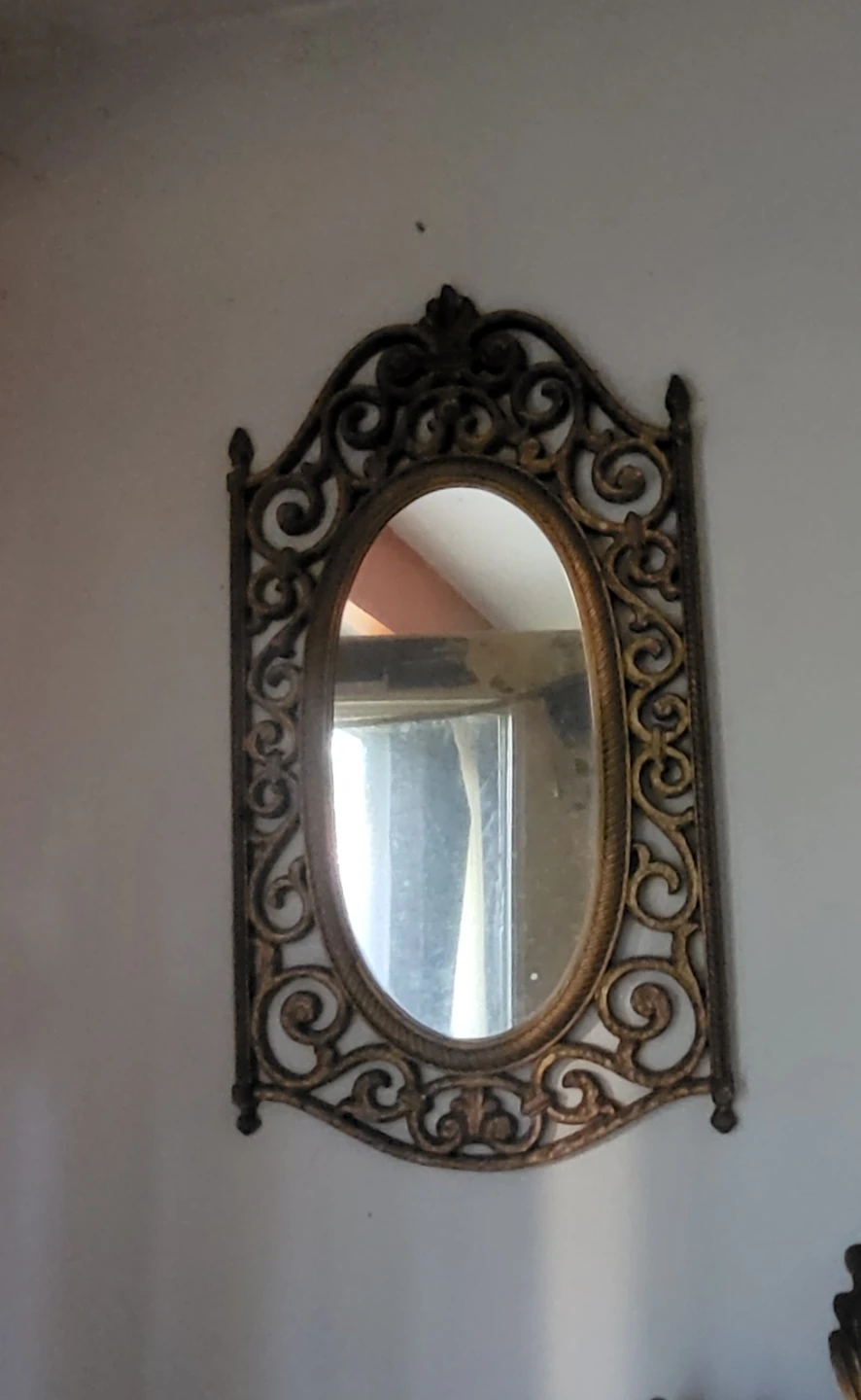 Vintg Beautiful Ornate Gold Wall Mirror