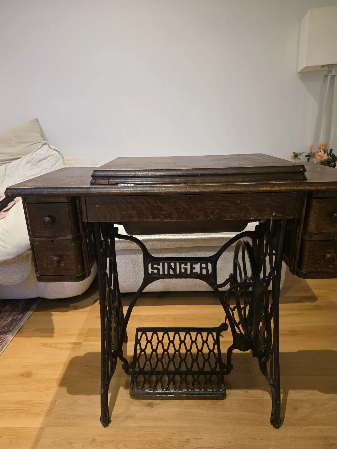 Vintage Singer Sewing Machine with Cabinet - photo 2