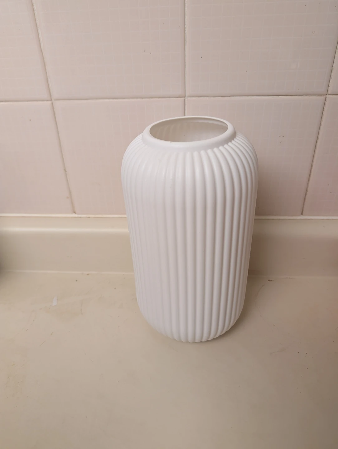Set of Three White Textured Vases - photo 3