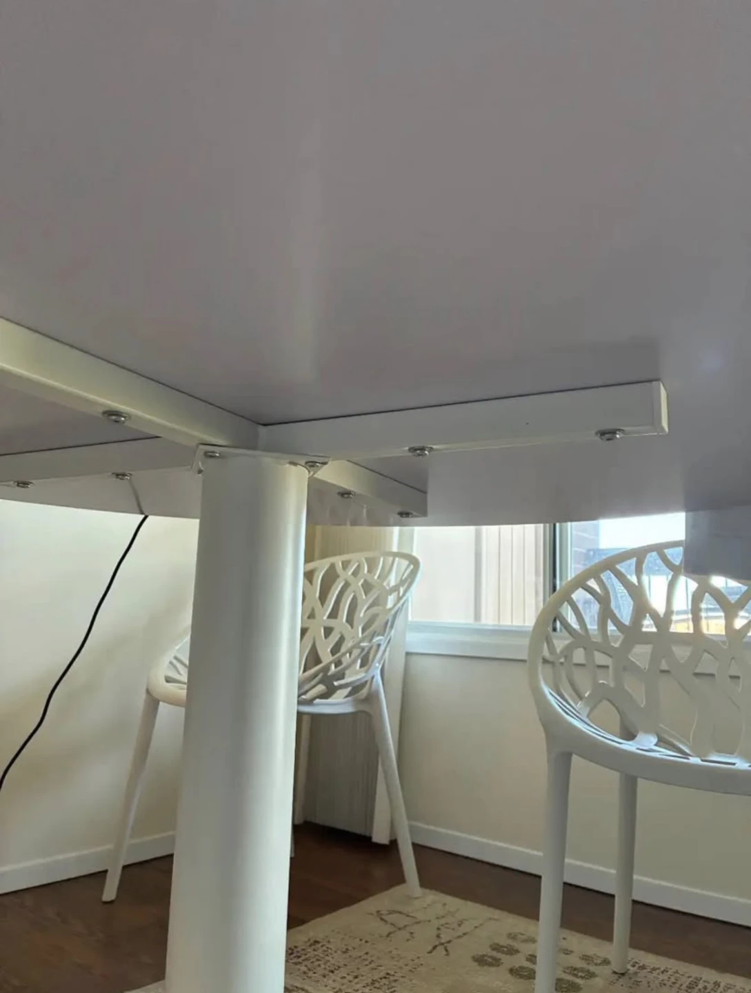 White Round Dining Table - photo 3