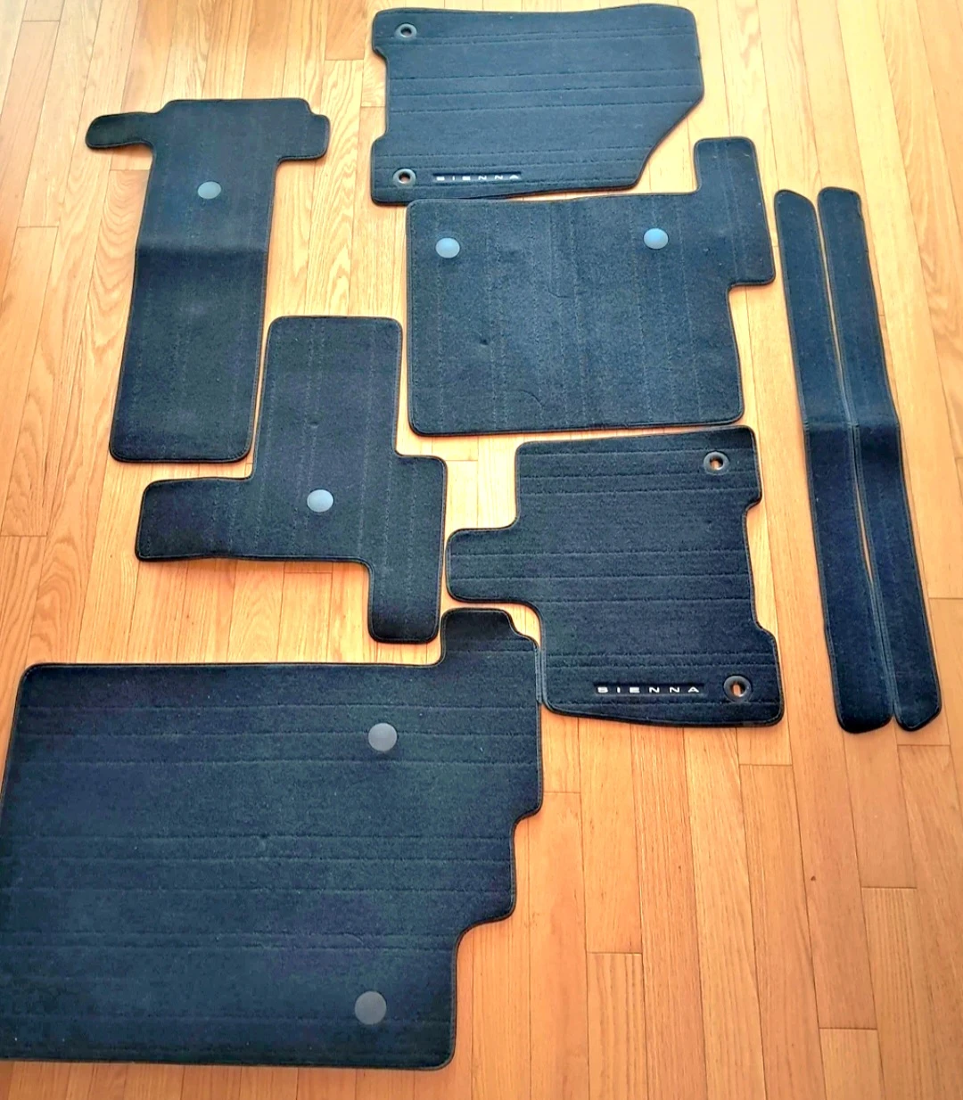 New Toyota Sienna Carpet Floor Mats - Black - photo 2