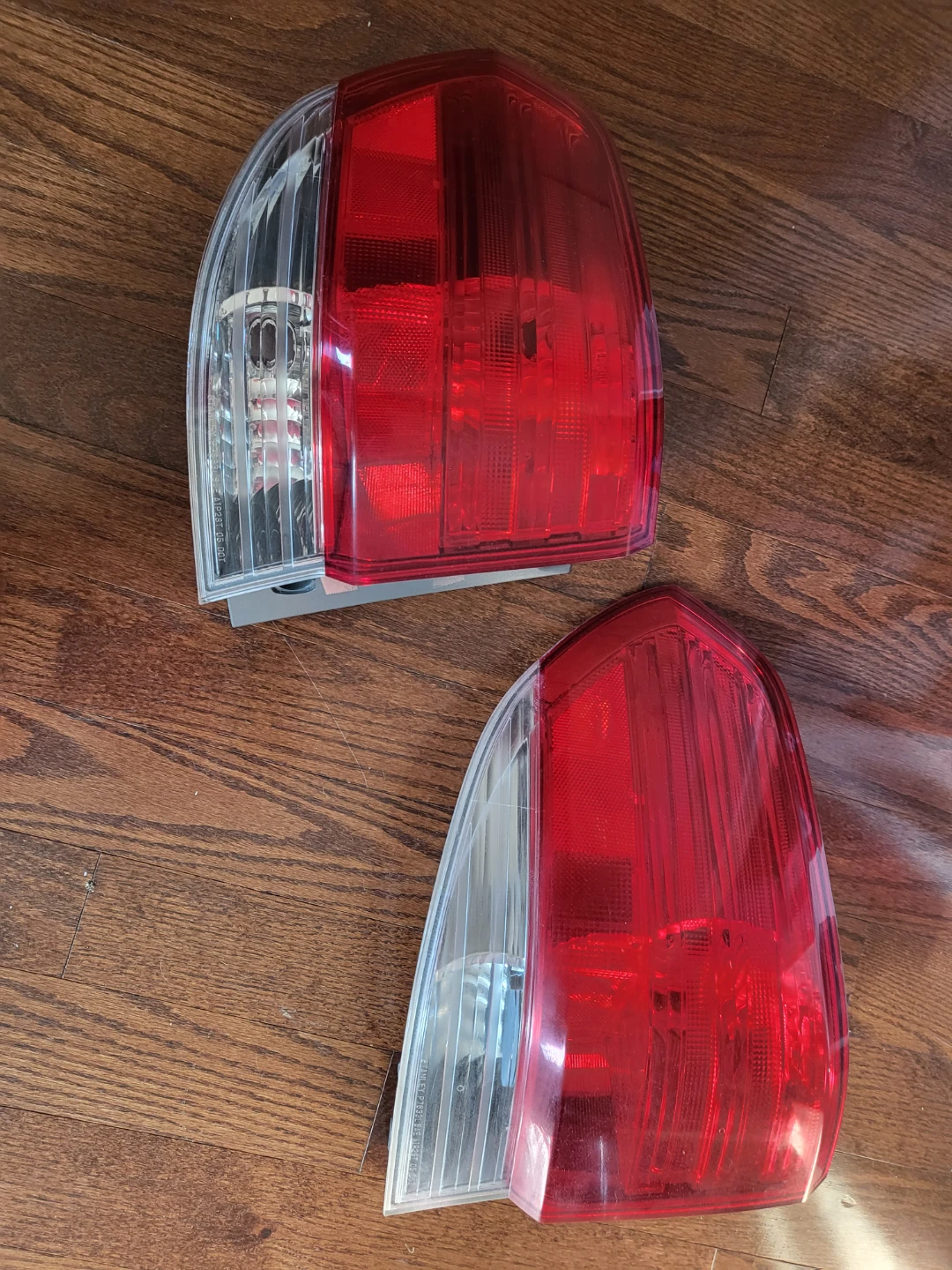 2010 honda odyssey  driver side rear lights