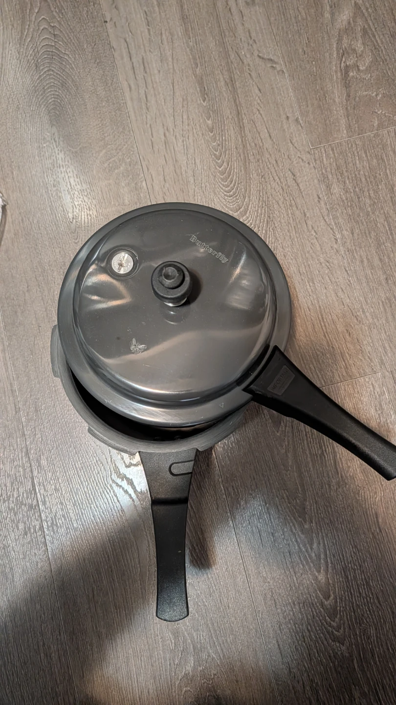 Moving out sale! Butterfly Elegant Plus Pressure Cooker - photo 2
