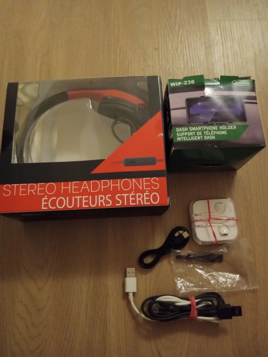 Stereo headphones, dash holder and wire bundle undle $15.