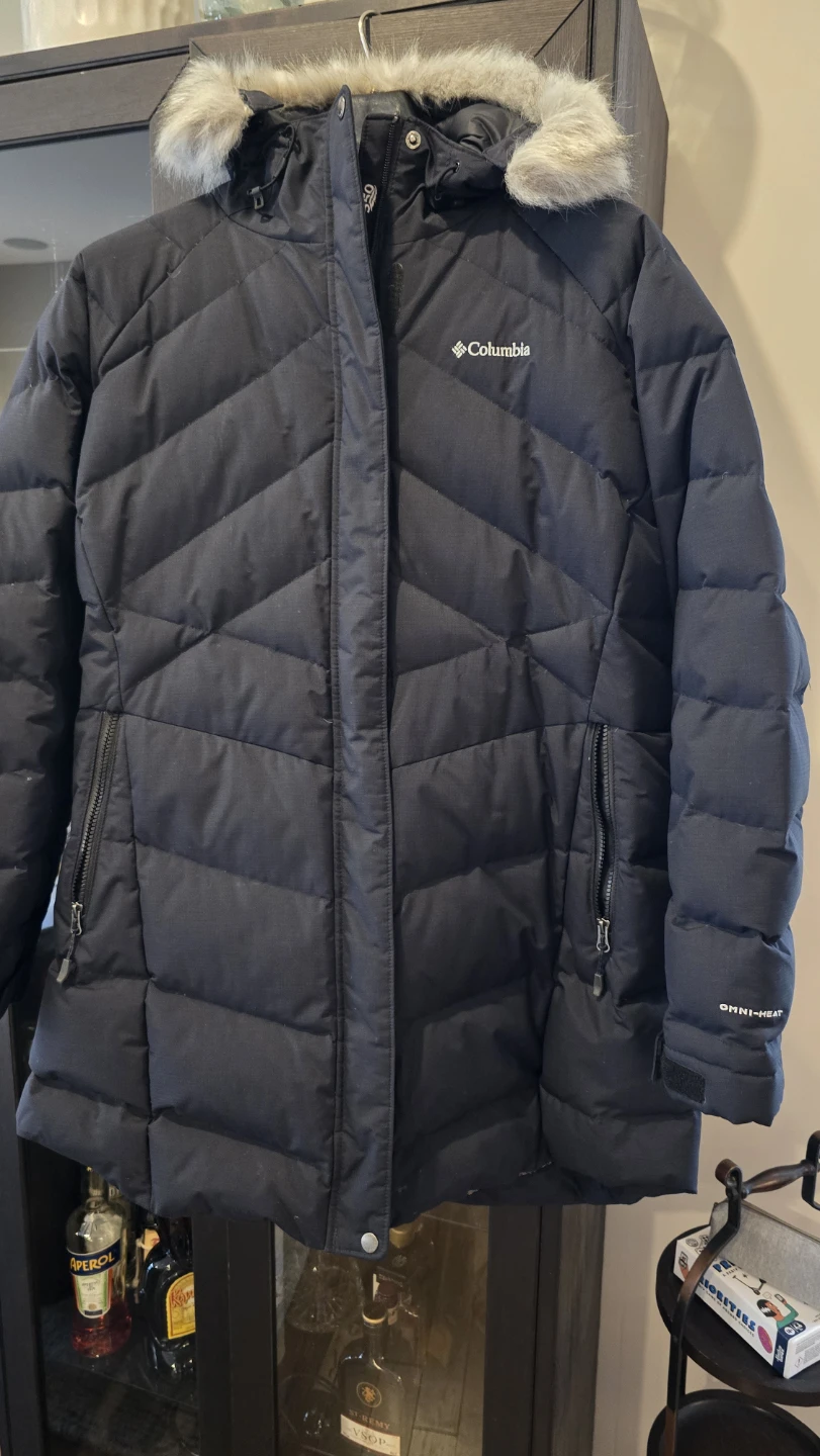 Columbia Women's heavy jacket /parka with Faux Fur Hood
