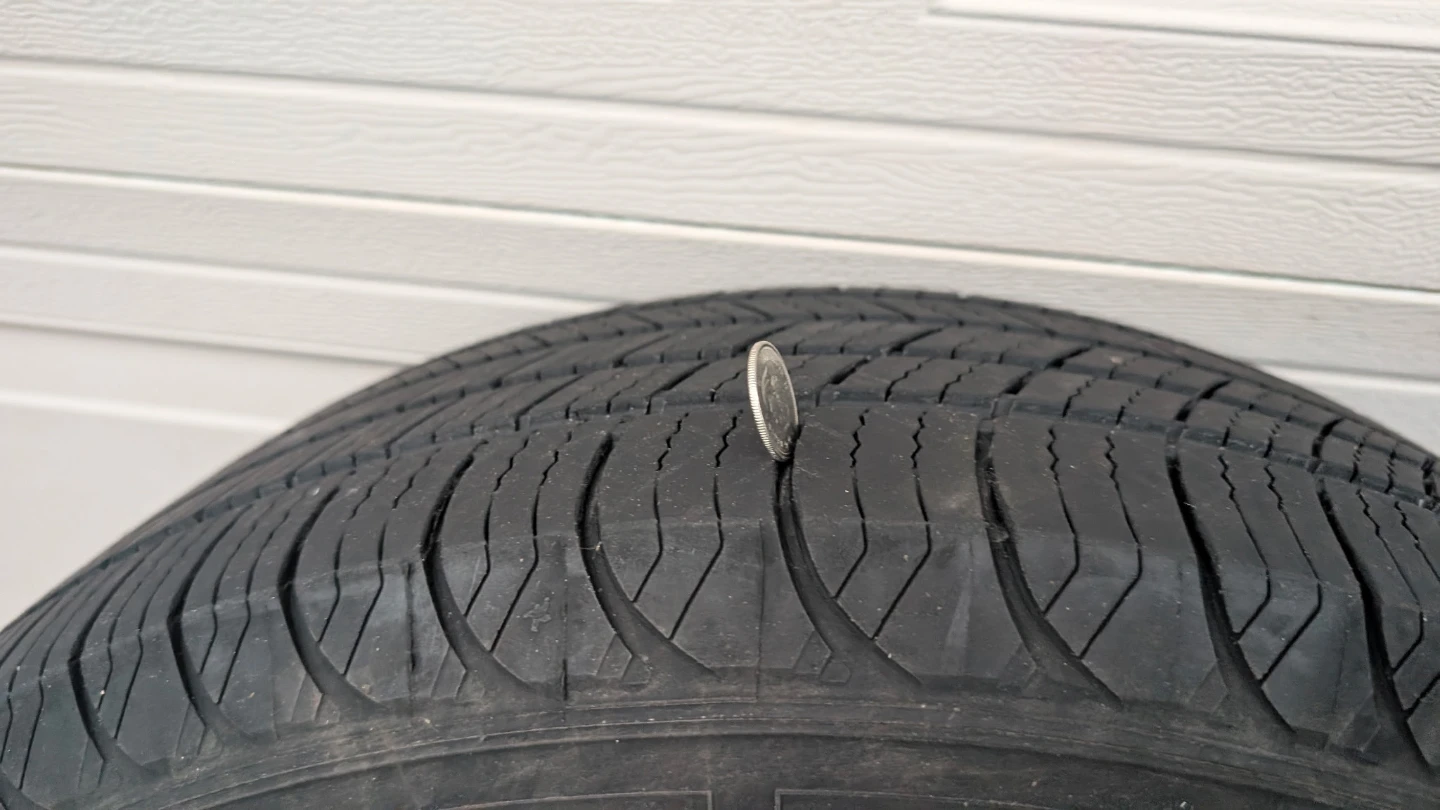 Michelin Defender XT 225/65R17 all season tires - photo 5
