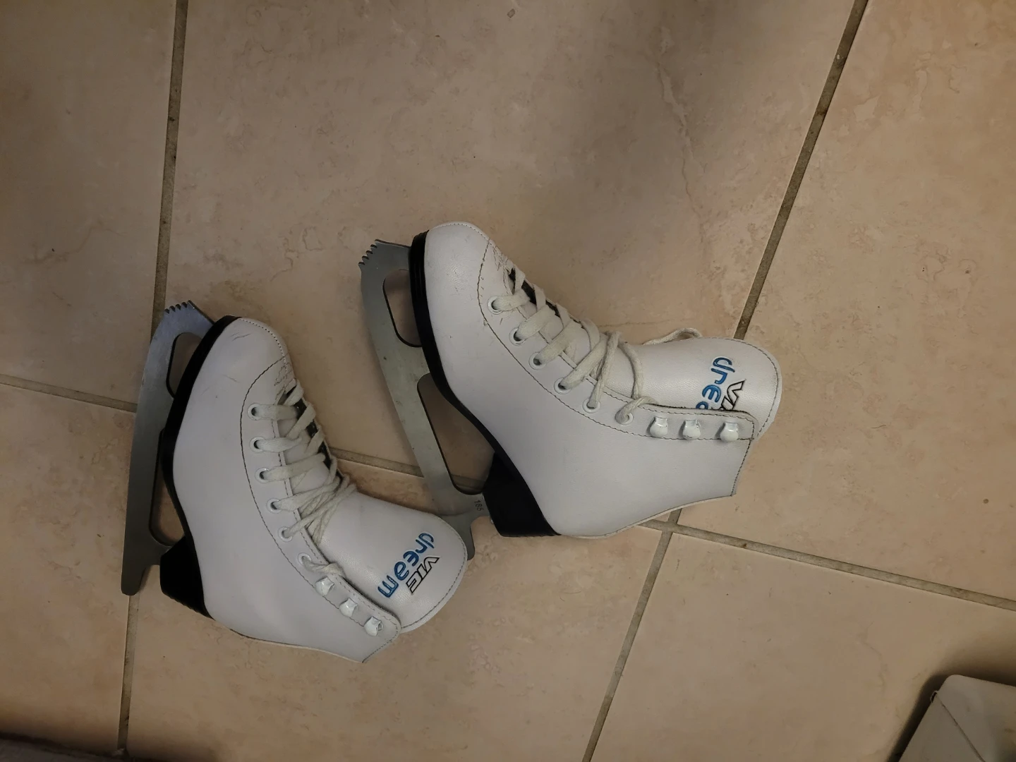 Vic Dream White Figure Skates Size 185 - photo 2