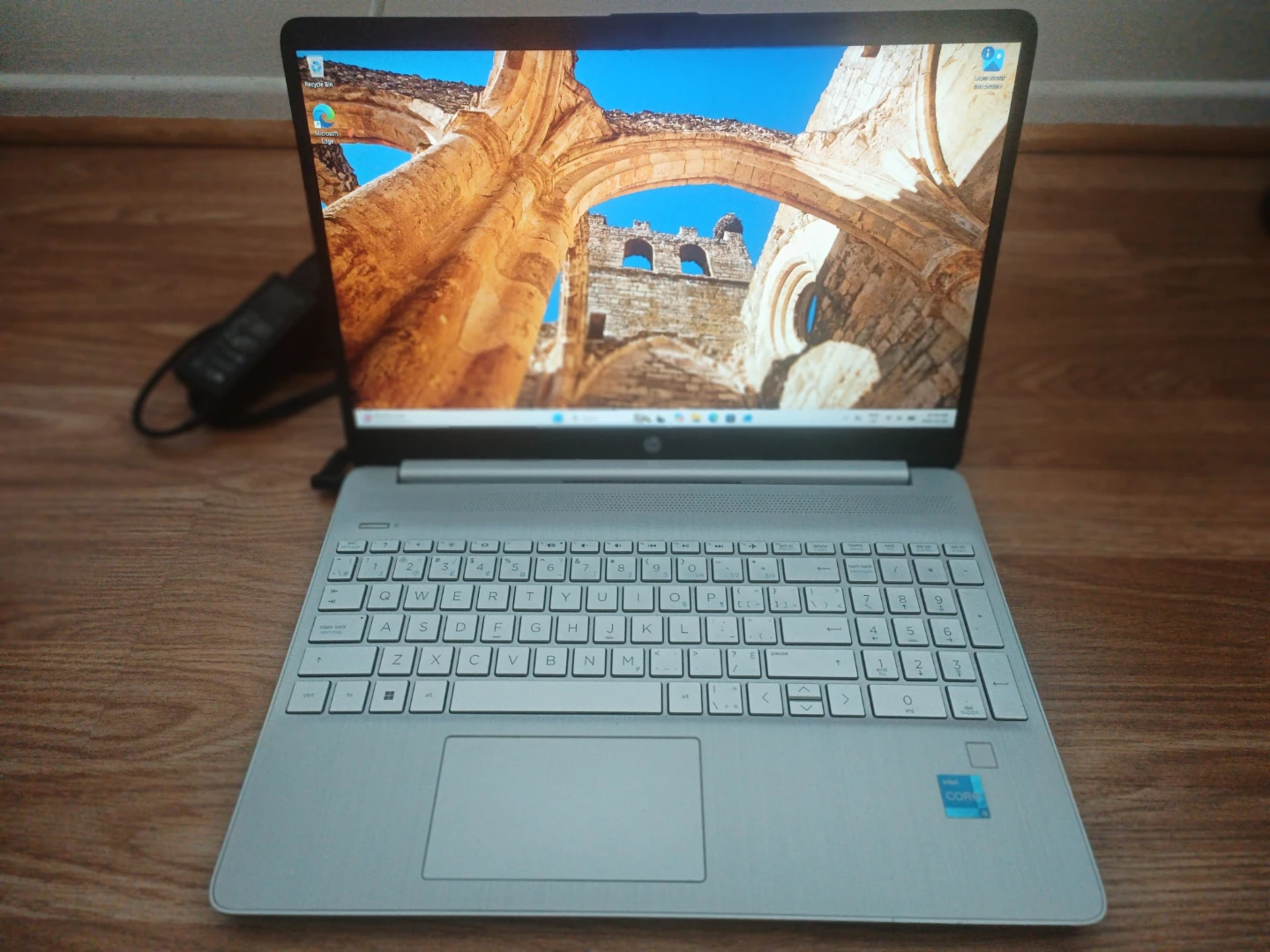 HP Laptop - i3 11th gen CPU