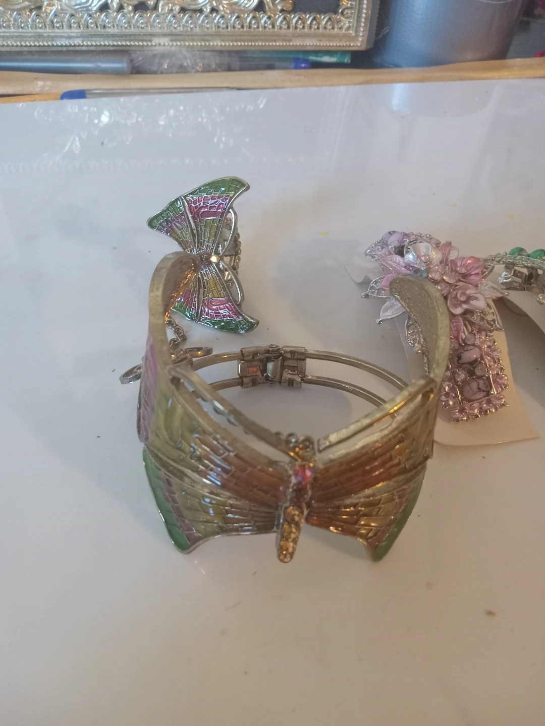 Butterfly Bracelet and Floral Hair Clips - photo 3