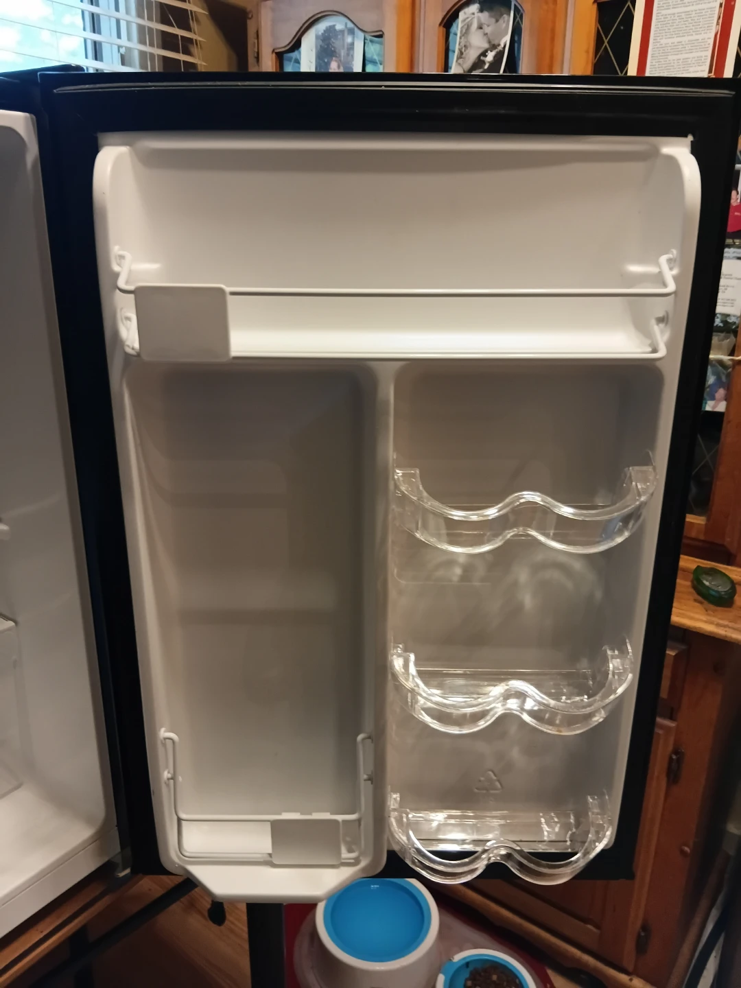 Hamilton Beach Compact Mini Fridge READ DESCRIPTION ON SIZE - photo 3