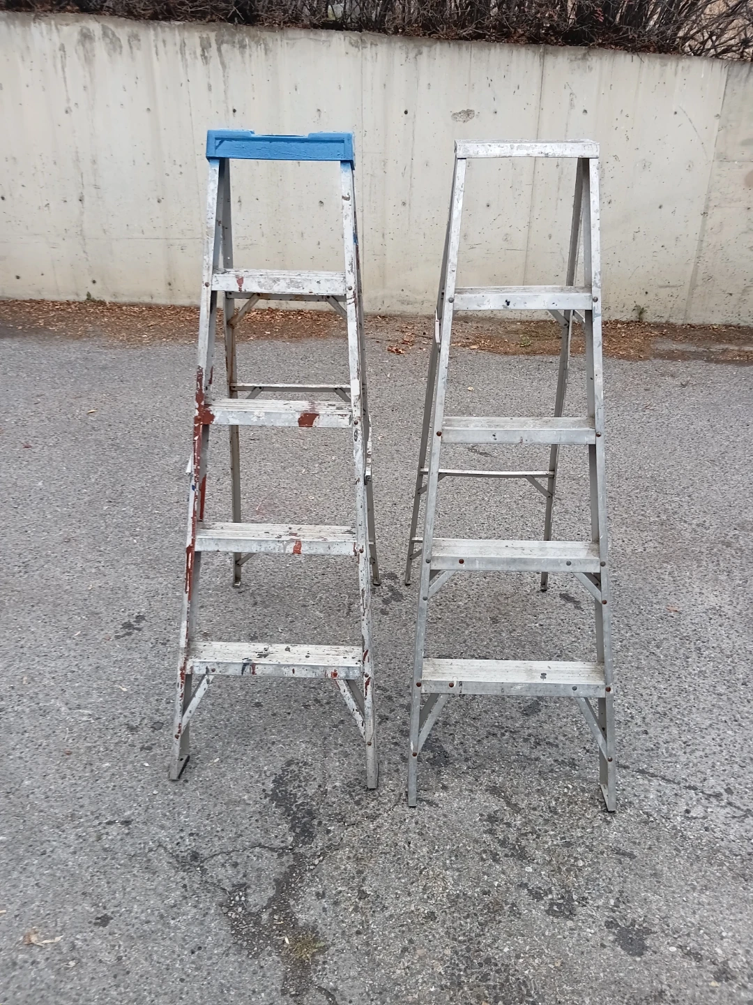 Pair Of 5Ft Aluminum Step Ladders - photo 2