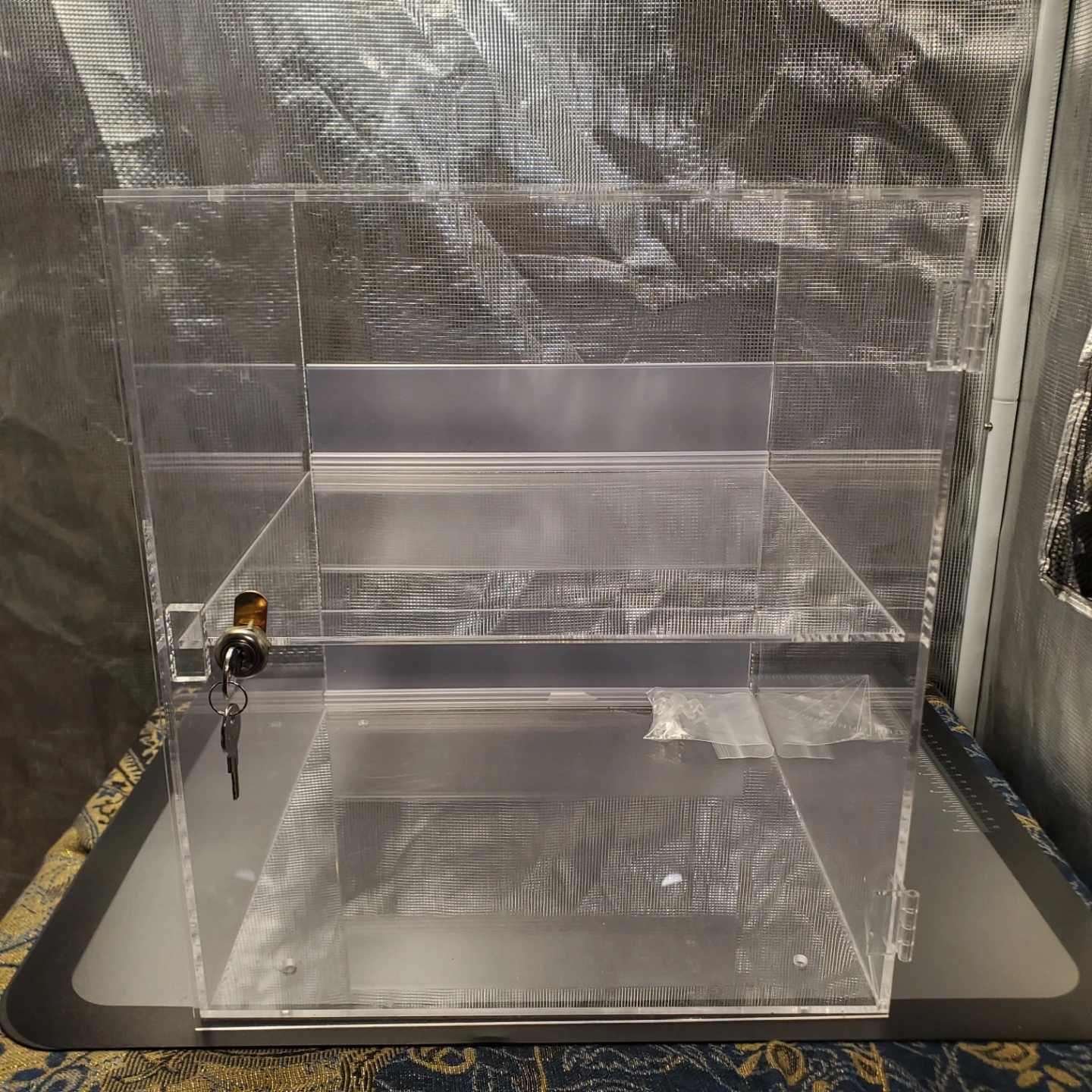 Lockable Clear Display Case