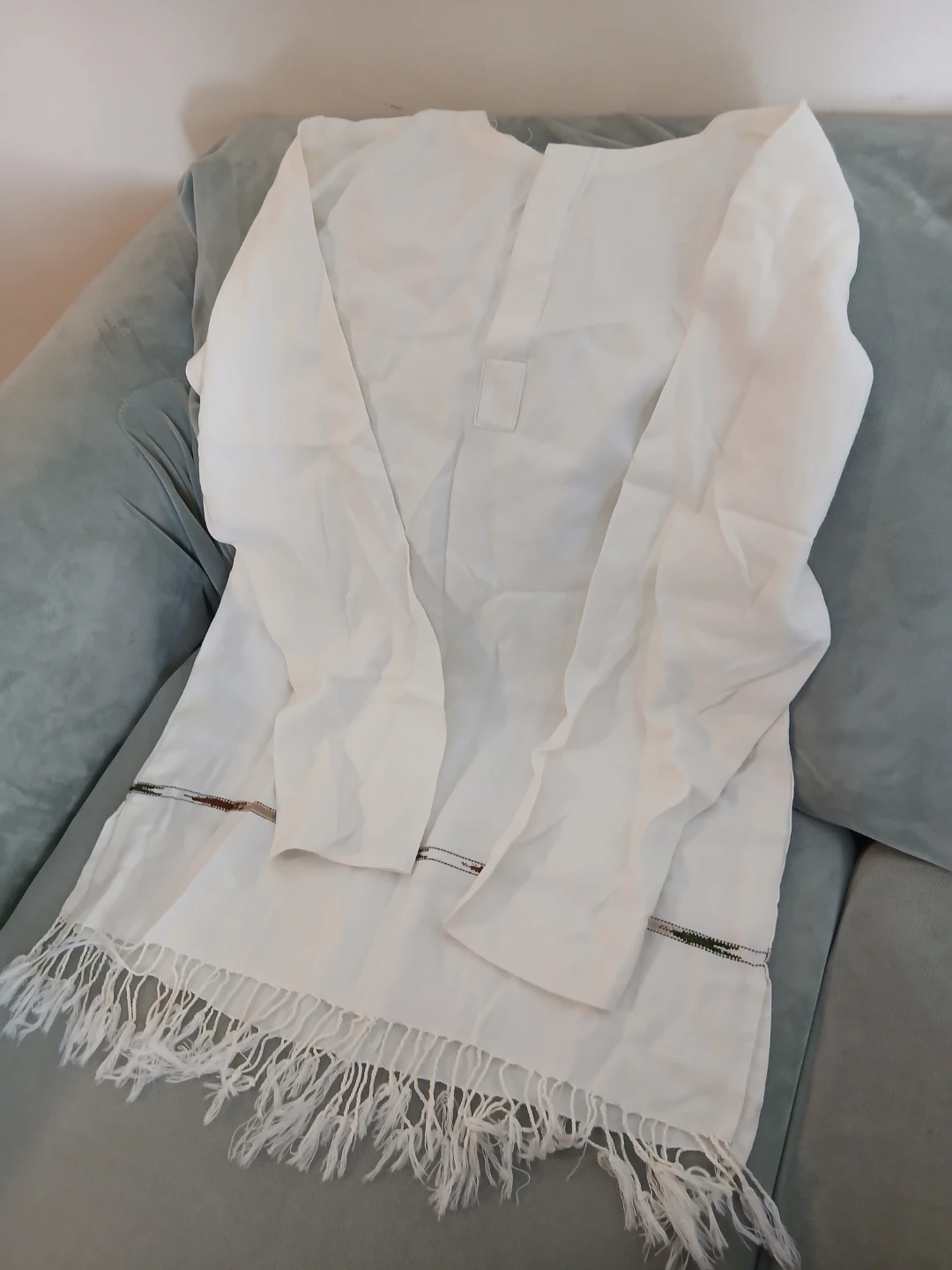 Traditional White Cotton Tunic with Fringed Hem - photo 2