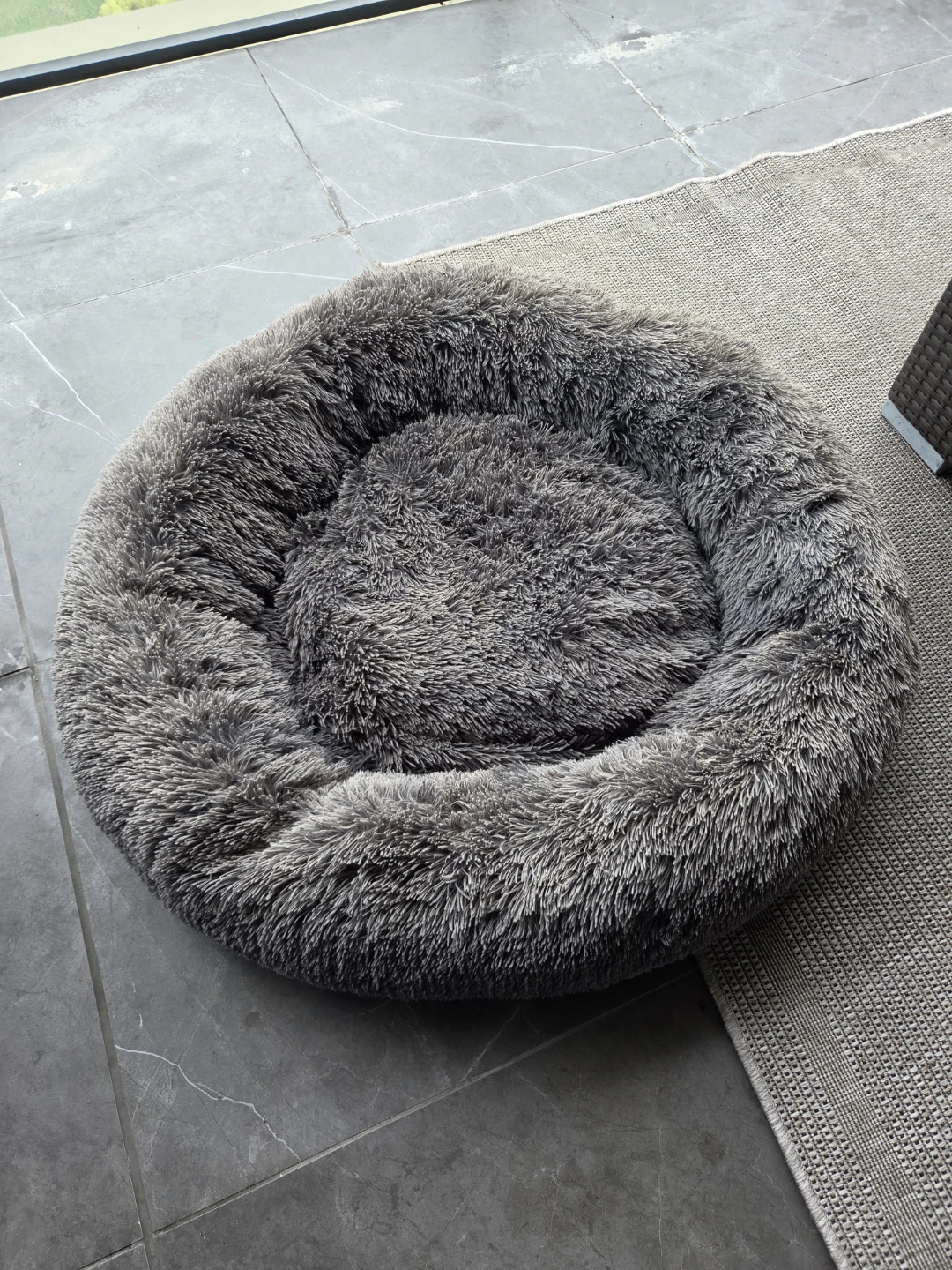 Round Fluffy Grey Pet Bed Cloud 9