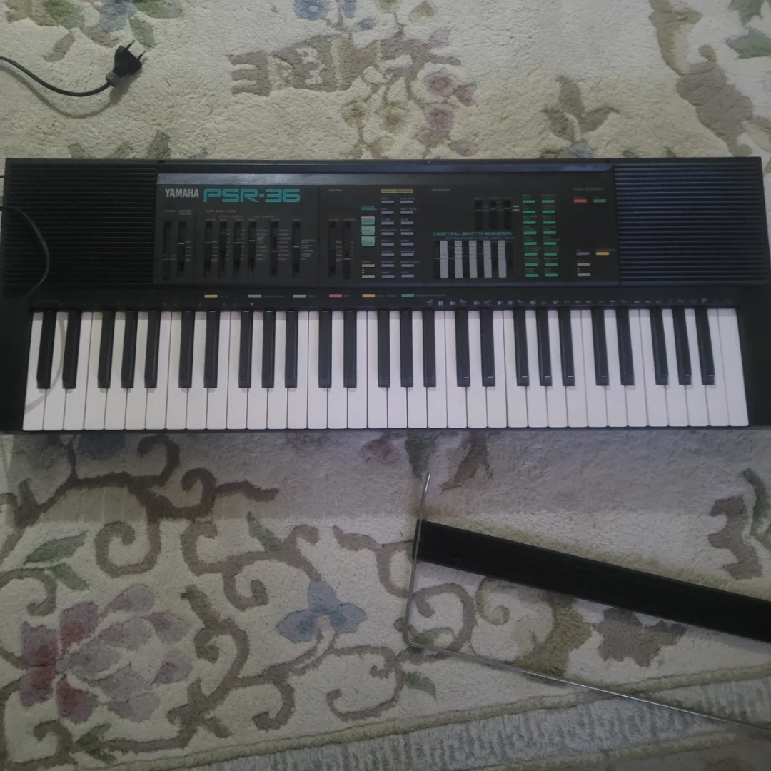 Yamaha PSR-36 Digital Synthesizer Keyboard