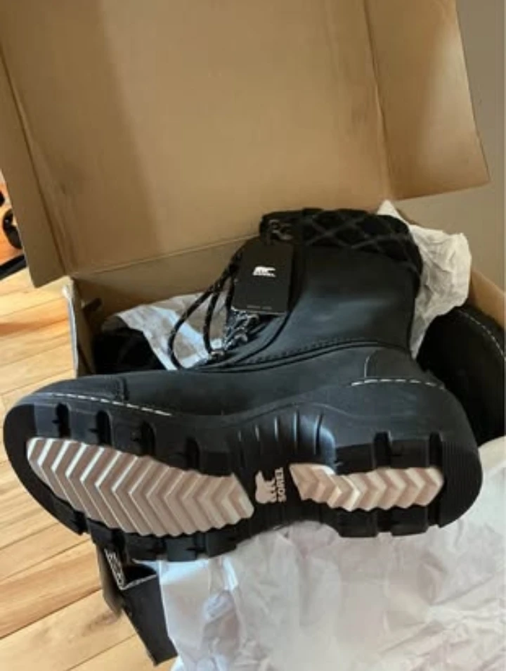 SOREL. New in box with price tag. Size 5.5 Black - photo 2