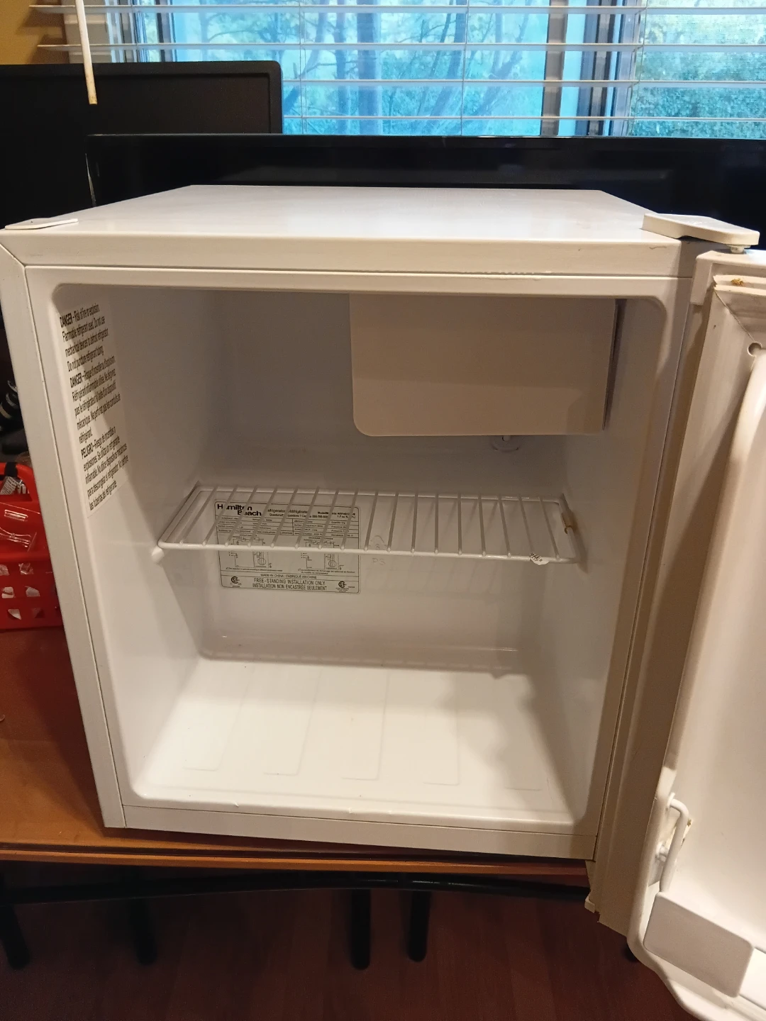 Hamilton Beach Compact White Mini Fridge - photo 2