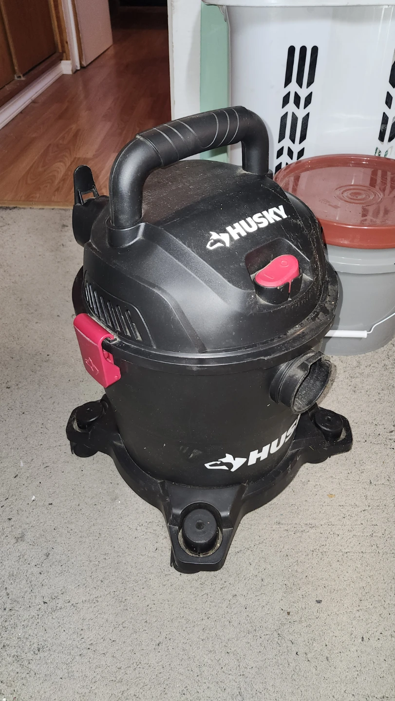 Husky 4 Gallon Wet/Dry Vacuum - photo 2