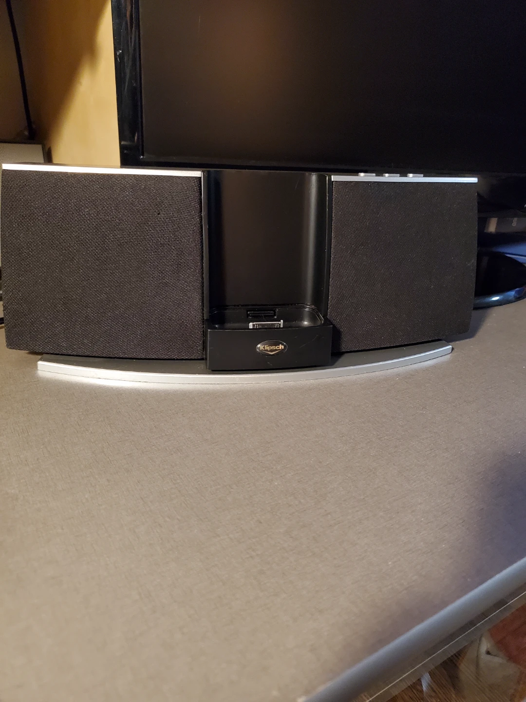 Klipsch iGroove SXT Speaker Dock