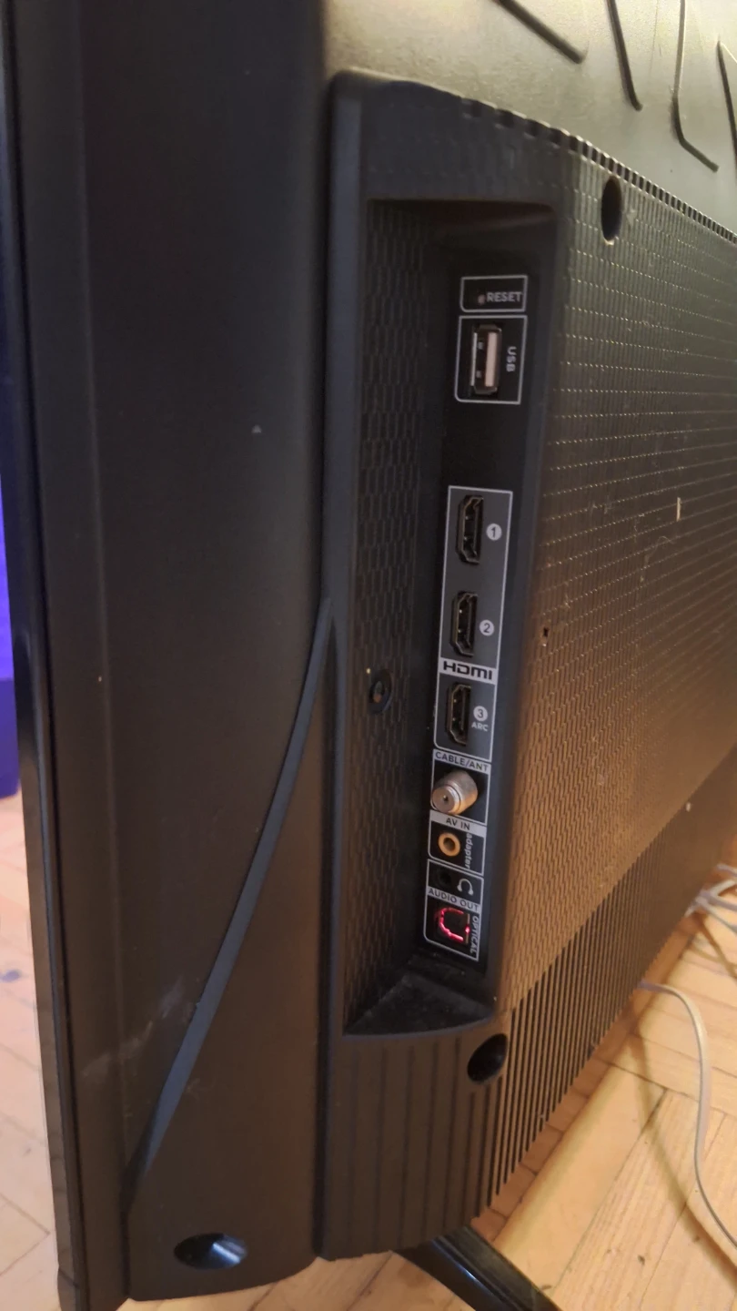 TCL  32-inch Roku Smart TV - photo 3