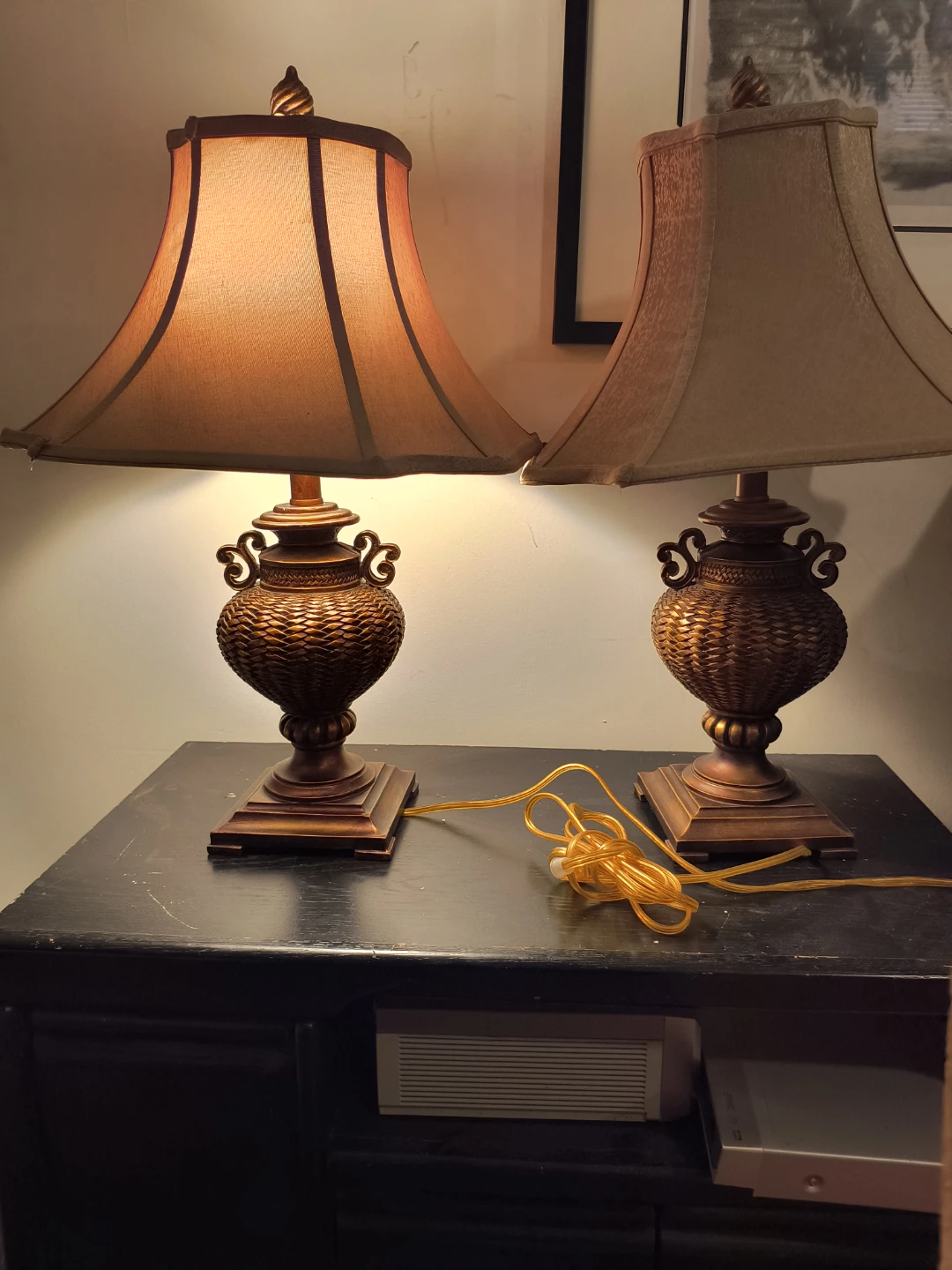 Set of 2 Bronze-Tone Urn-Style Table Lamps - photo 2