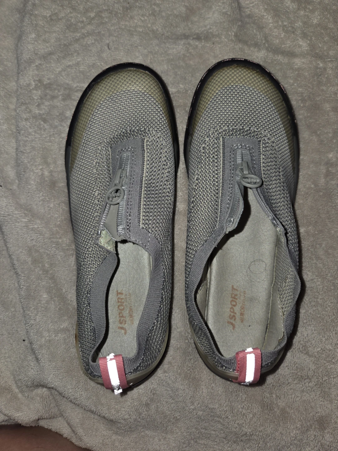 JSport By Jambu Front Zip Athletic Shoes in a Ladies 8M