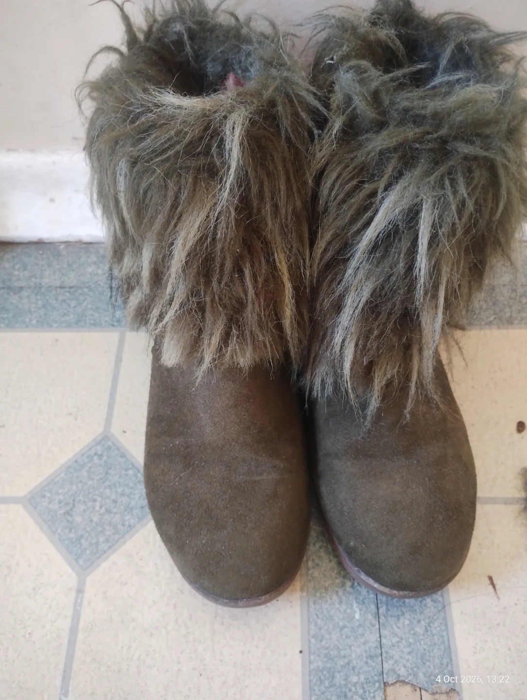 Women’s Faux Fur Ankle Boots / Winter Booties (Size 5.5)