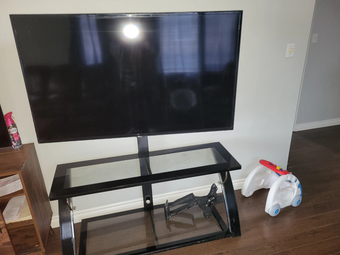 Samsung Smart TV 57 inch  with Glass Stand