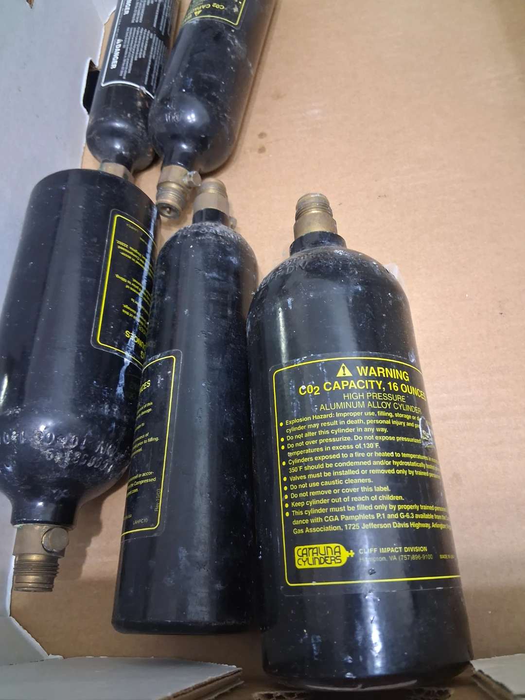 Paintball markers and 16 oz CO2 cylinders - photo 5