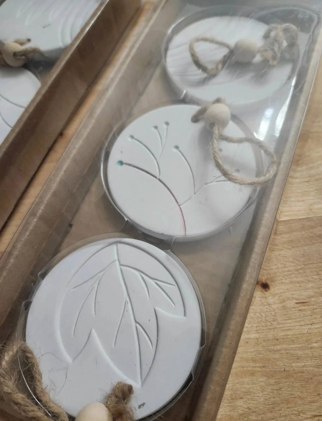 3 Sets of White Ceramic Hanging Paintable  Decorations - photo 3