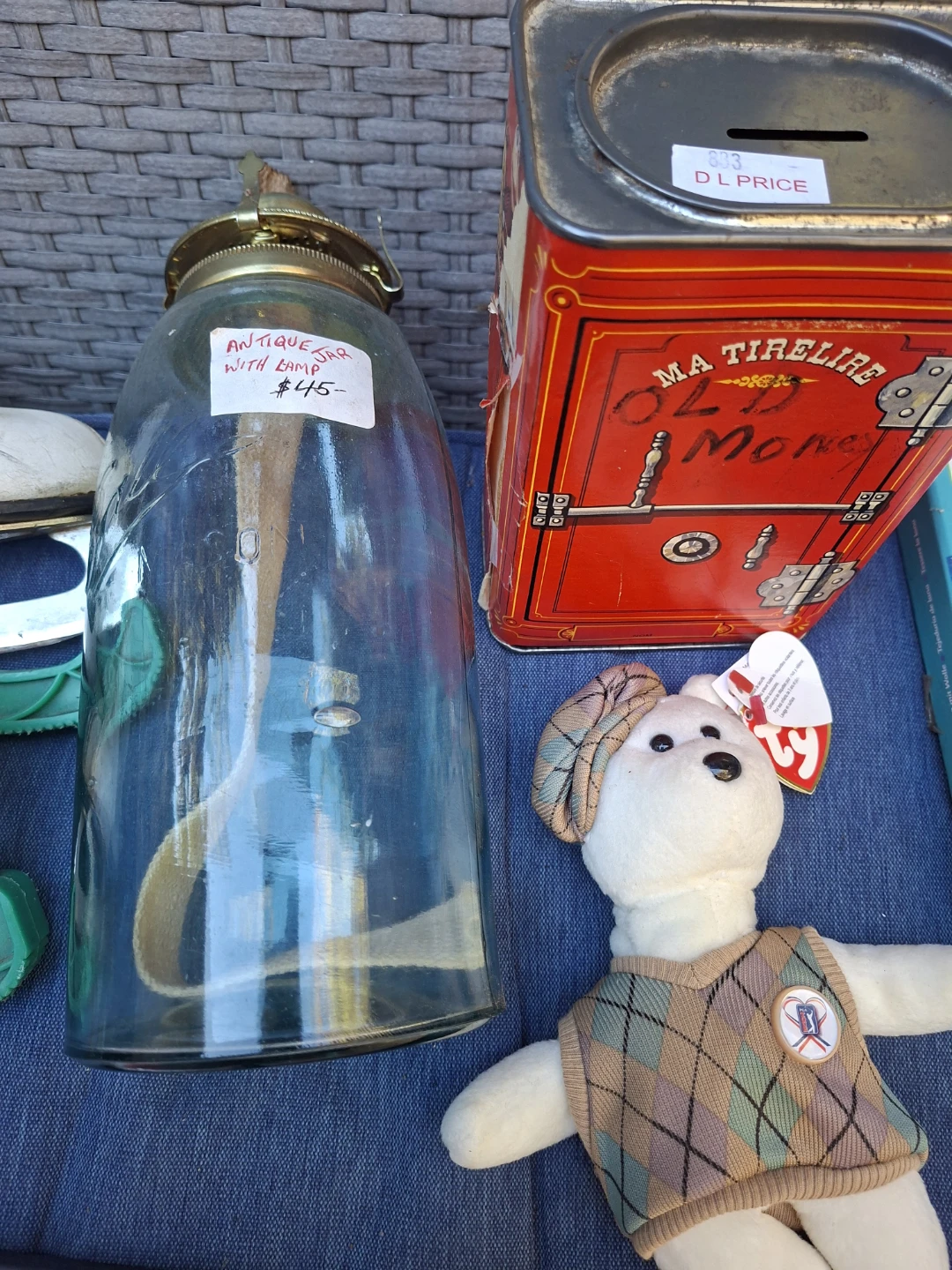 Eclectic Vintage Estate Lot: Media, Collectibles & Decor - photo 4