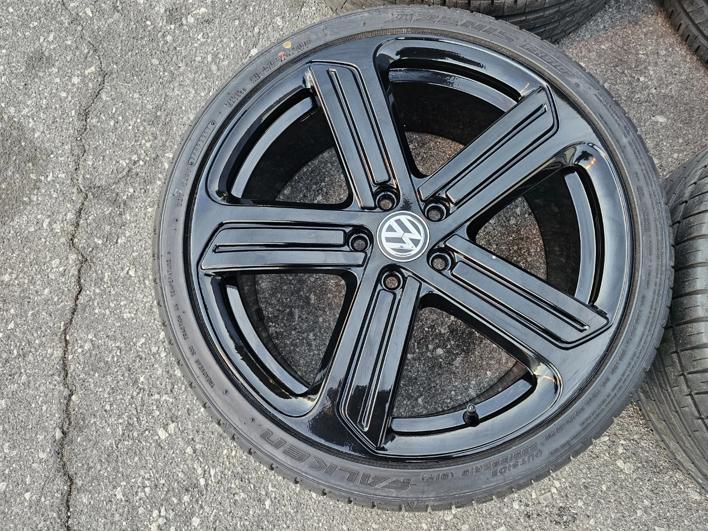VOLKSWAGEN GOLF R O.E.M RIMS AND ALL SEASON TIRES - photo 3