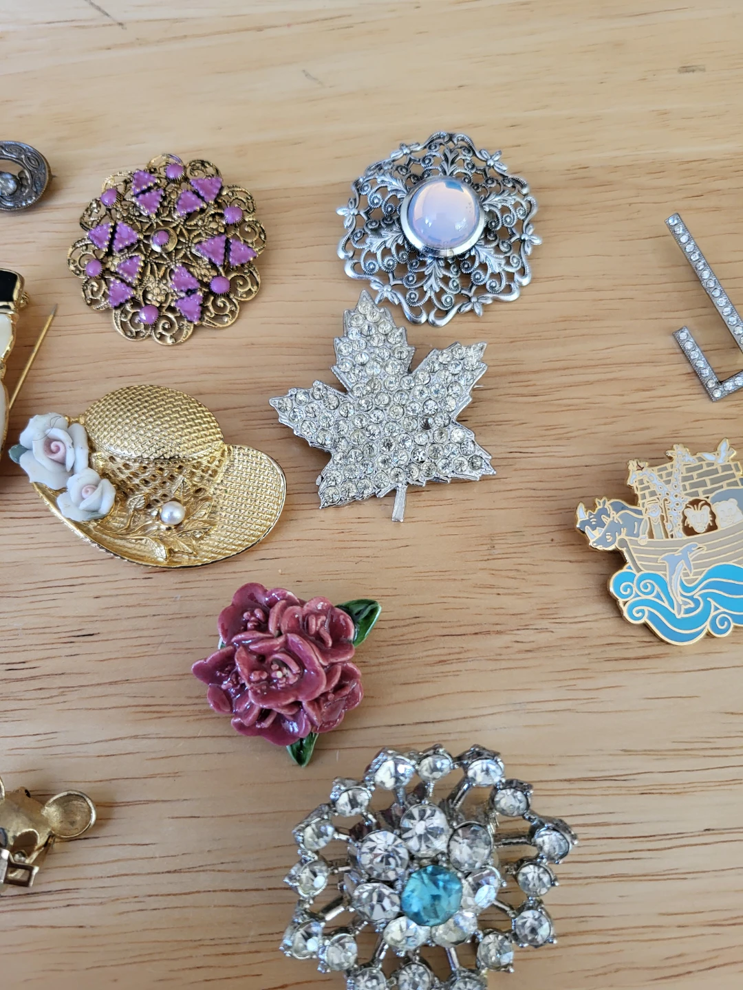 Assorted Vintage Brooches - photo 2