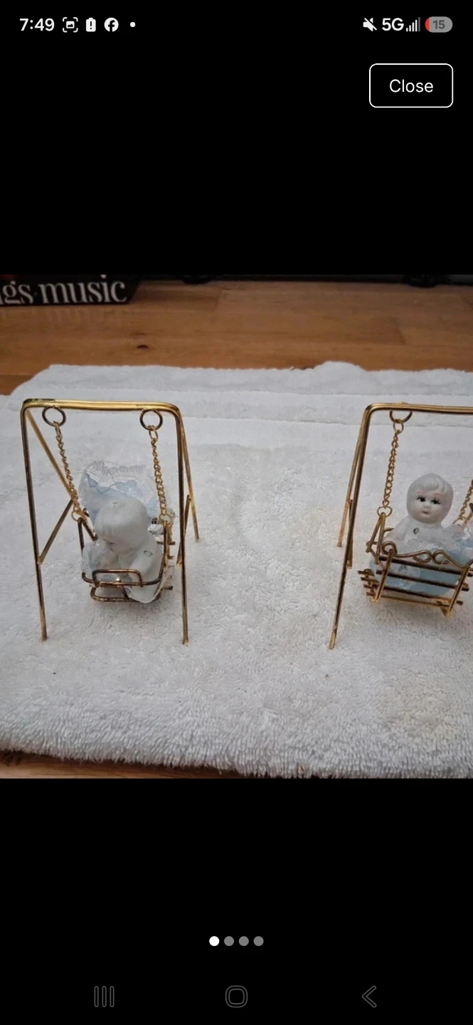 Pair of porcelain baby figurines on gold tone swings - photo 4