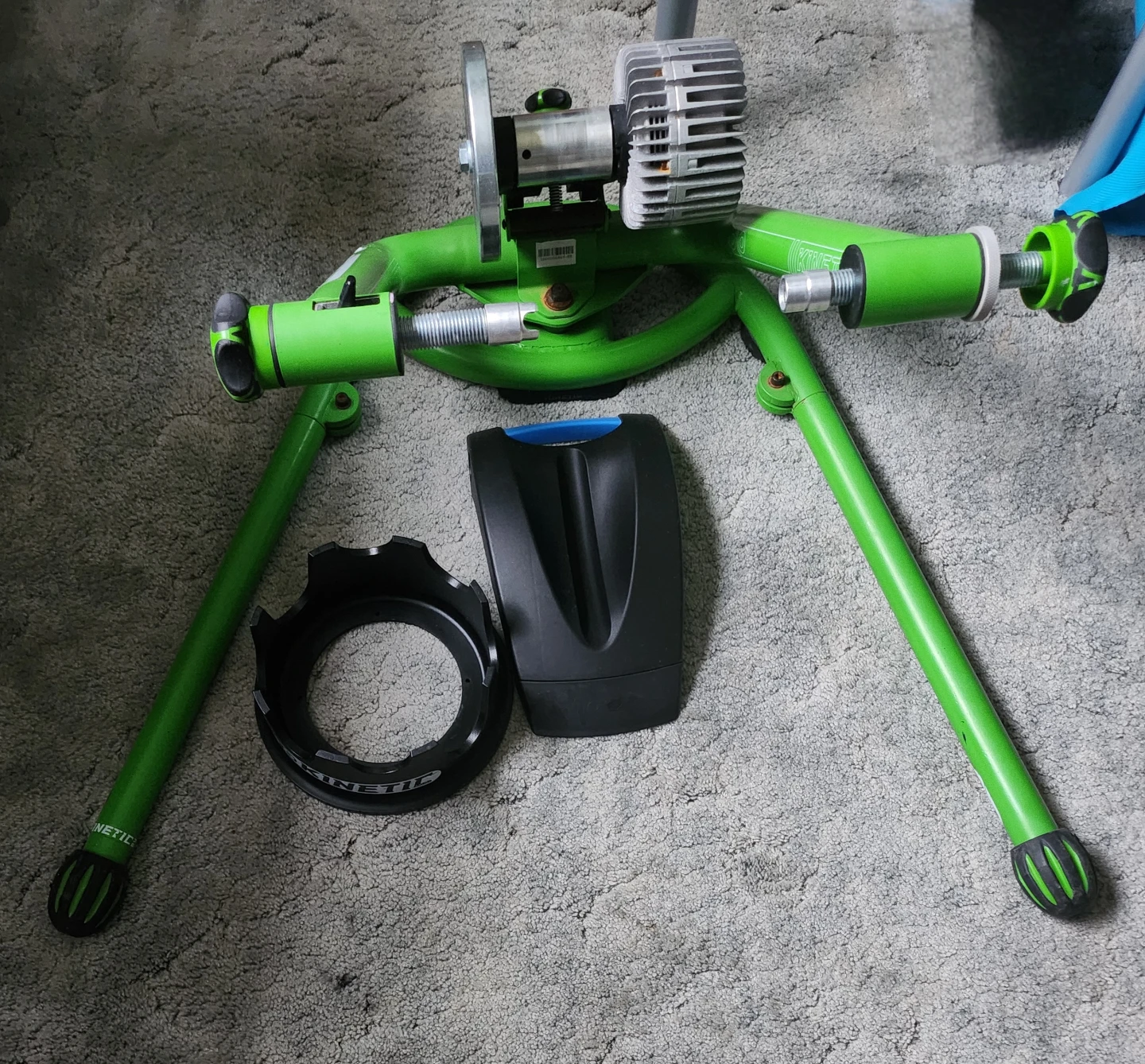 Kinetic Rock&Roll bike trainer W/riser.